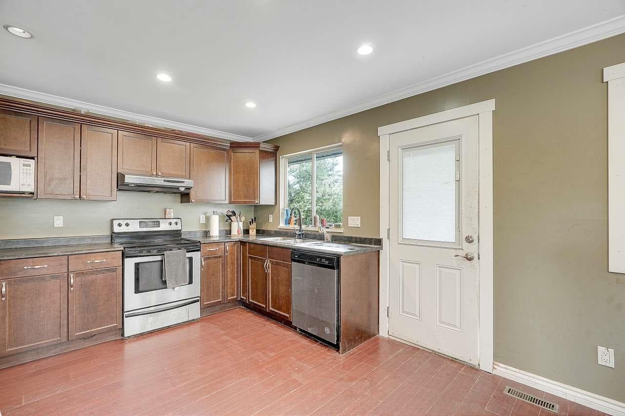 8699 Dewdney Trunk Road, Mission, V2V 6Y2 — photo 5