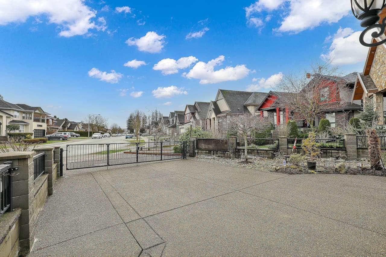 12853 63a Avenue, Surrey, V3X 1S4 — photo 3