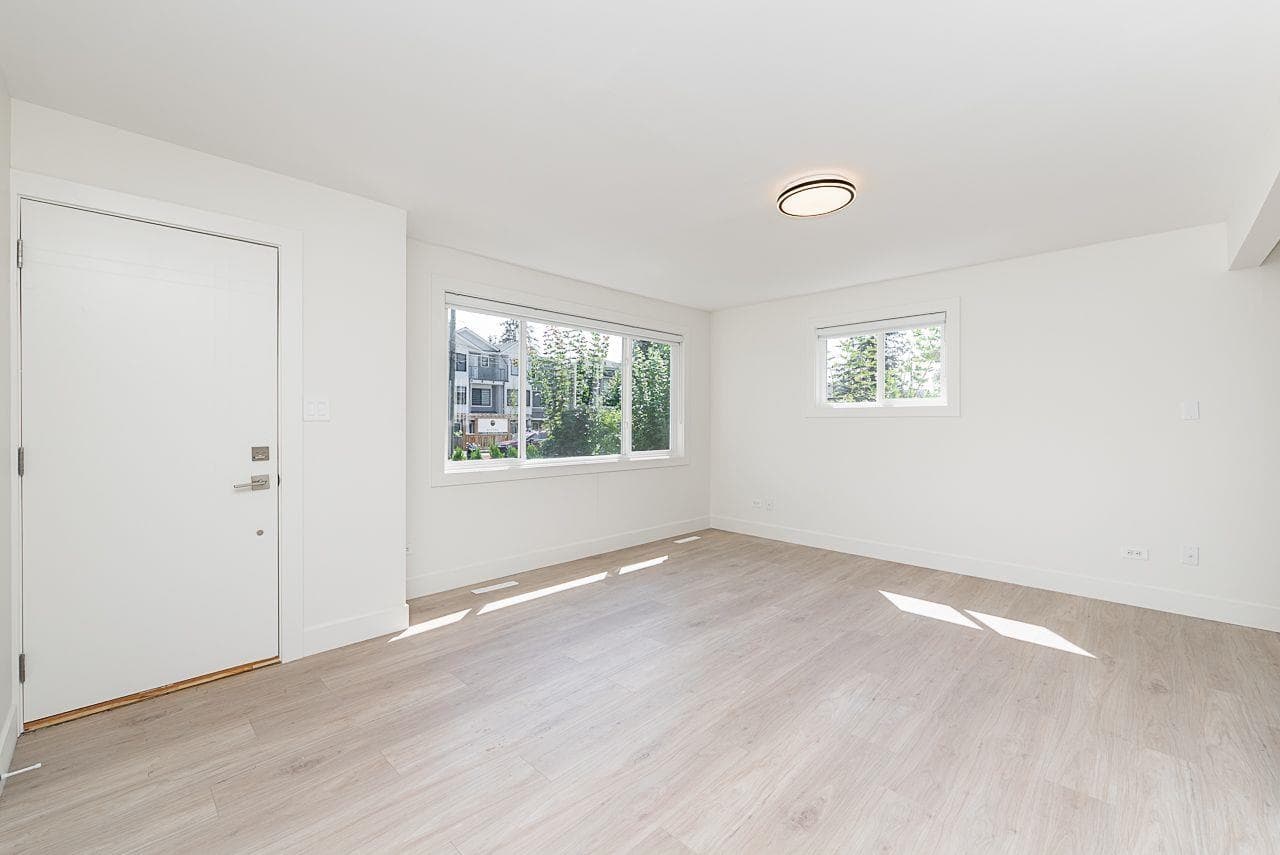 1747 Salisbury Avenue, Port Coquitlam, V3B 1X6 — photo 4
