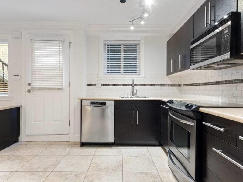 Basement Suite - 4352 Carolyn Drive, North Vancouver, V7R 4A6 — photo 4