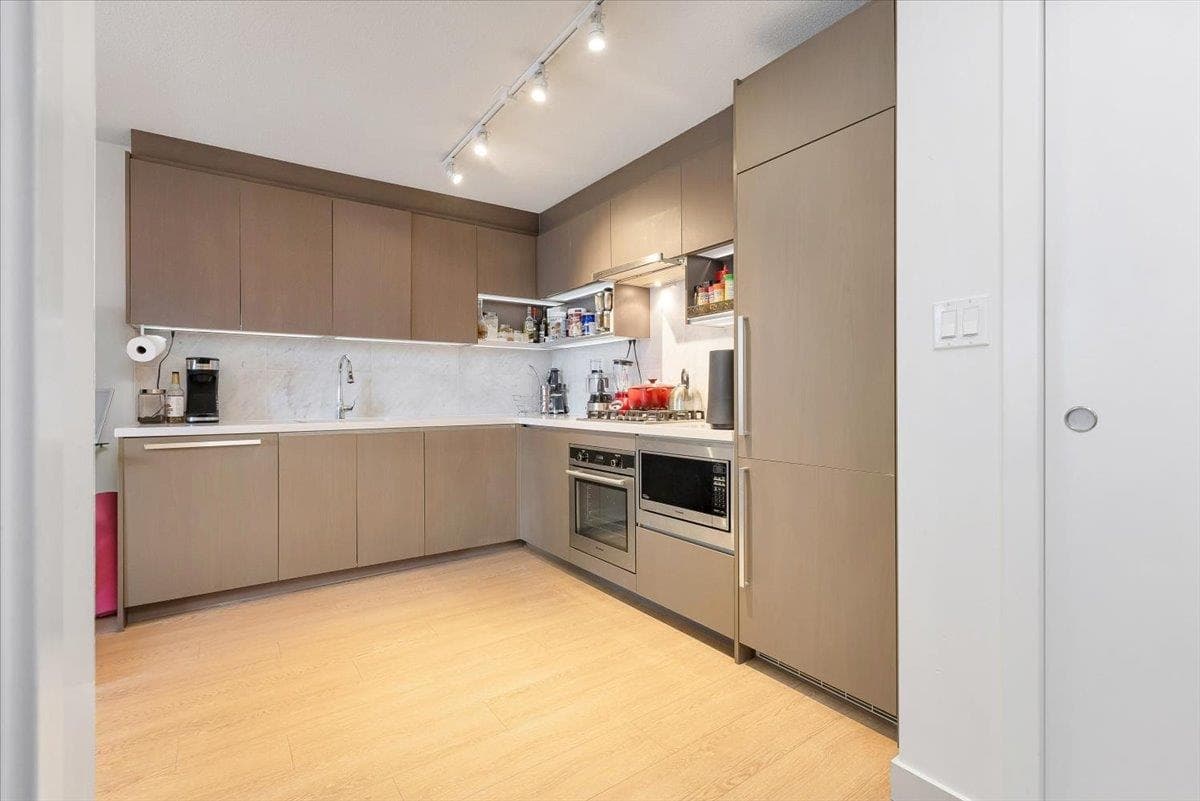 1015 - 13696 100 Avenue, Surrey, V3T 0L5 — photo 1