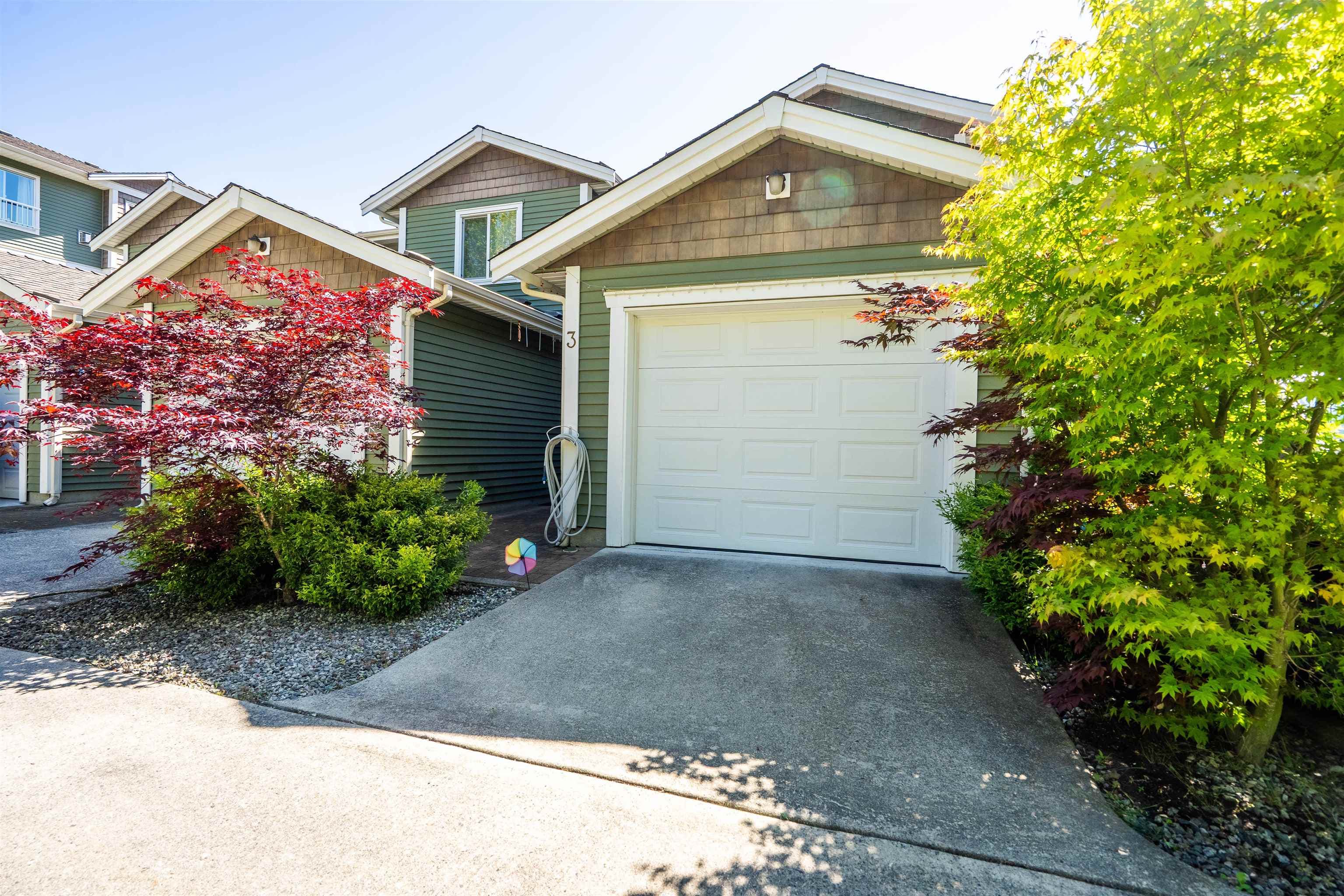 3 - 624 Shaw Road, Gibsons, V0N 1V8 — photo 1