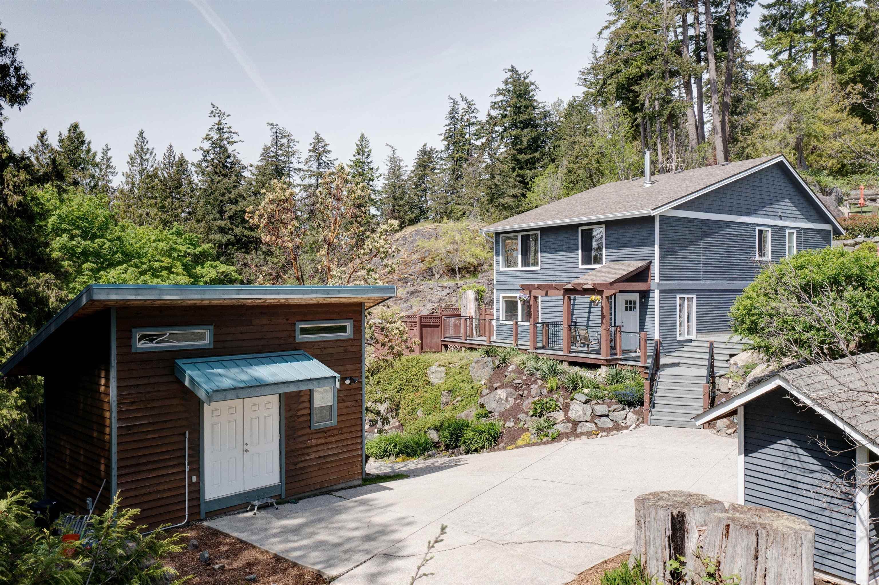 8362 Redrooffs Road, Halfmoon Bay, V7Z 1E5 — photo 2