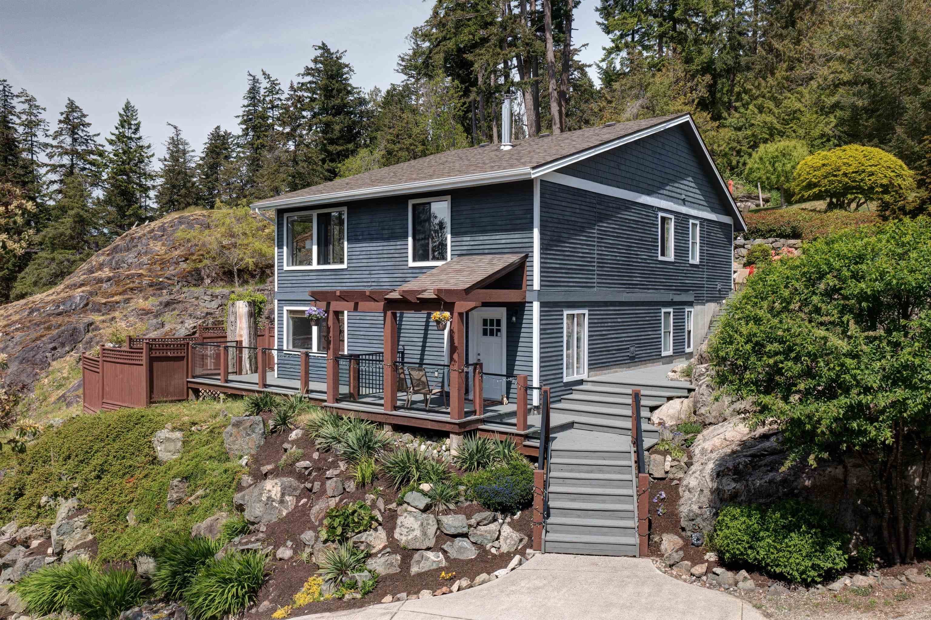 8362 Redrooffs Road, Halfmoon Bay, V7Z 1E5 — photo 1