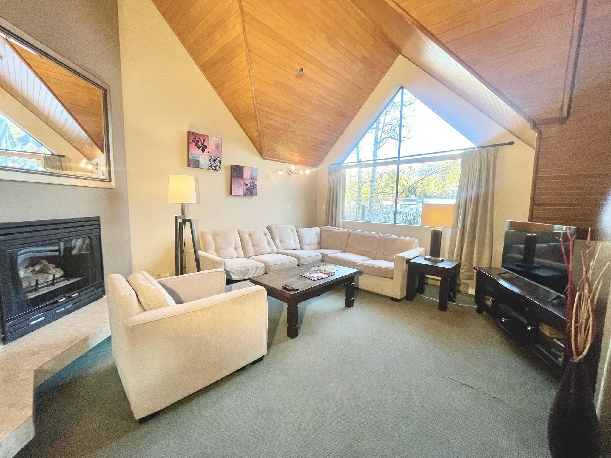 Week 13 - 4293 Mountain Square, Whistler, V8E 1B8 — photo 2