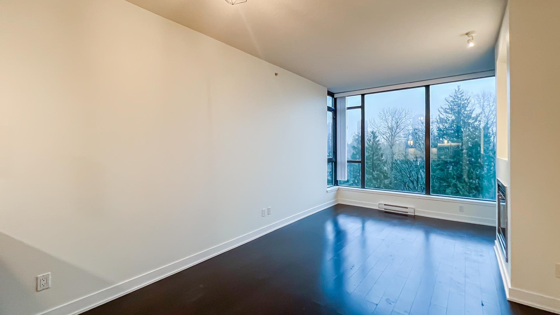 905 - 7088 18th Avenue, Burnaby, V3N 0A2 — photo 5