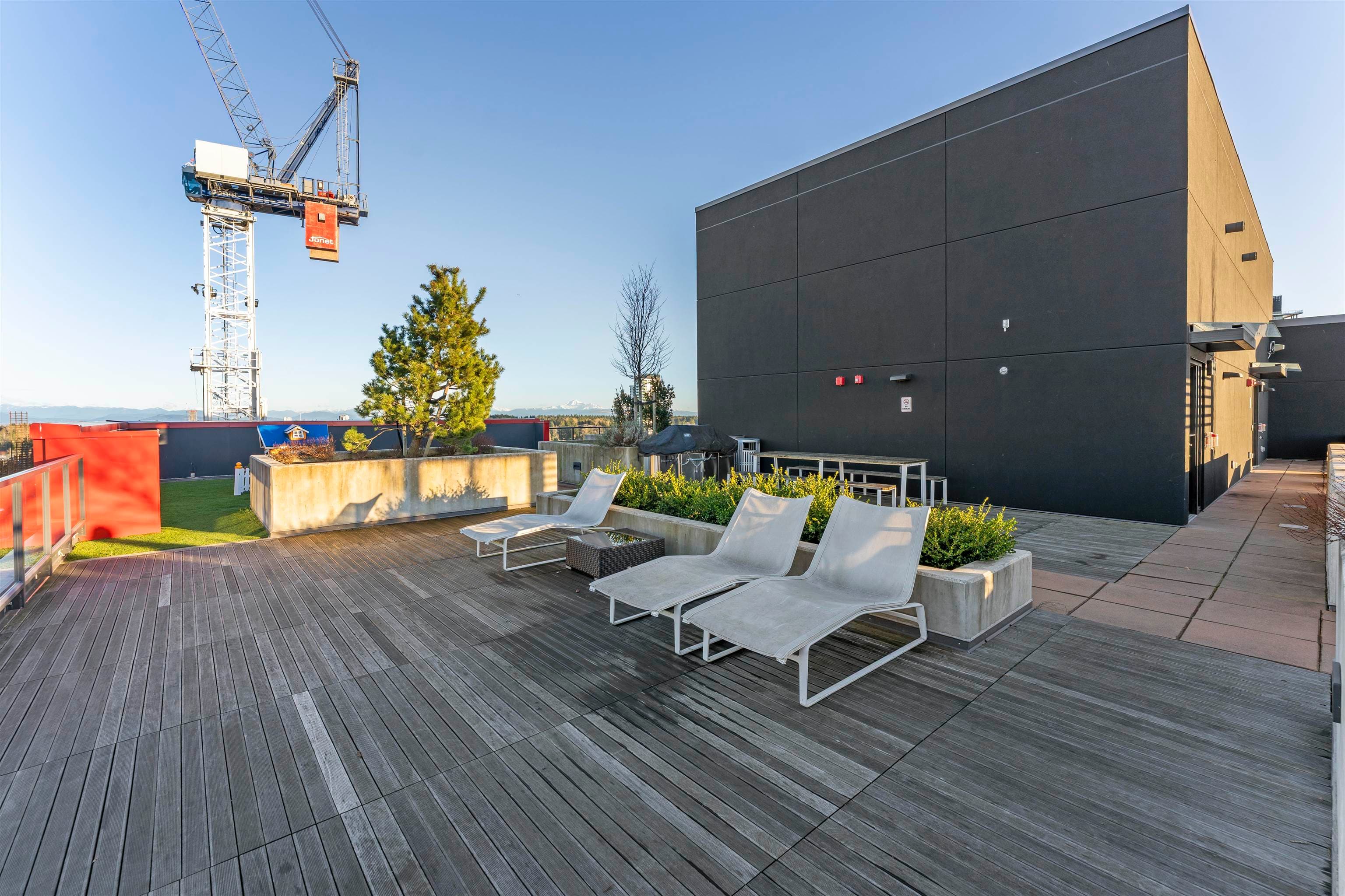 1409 - 10626 City Parkway, Surrey, V3T 0S3 — photo 3