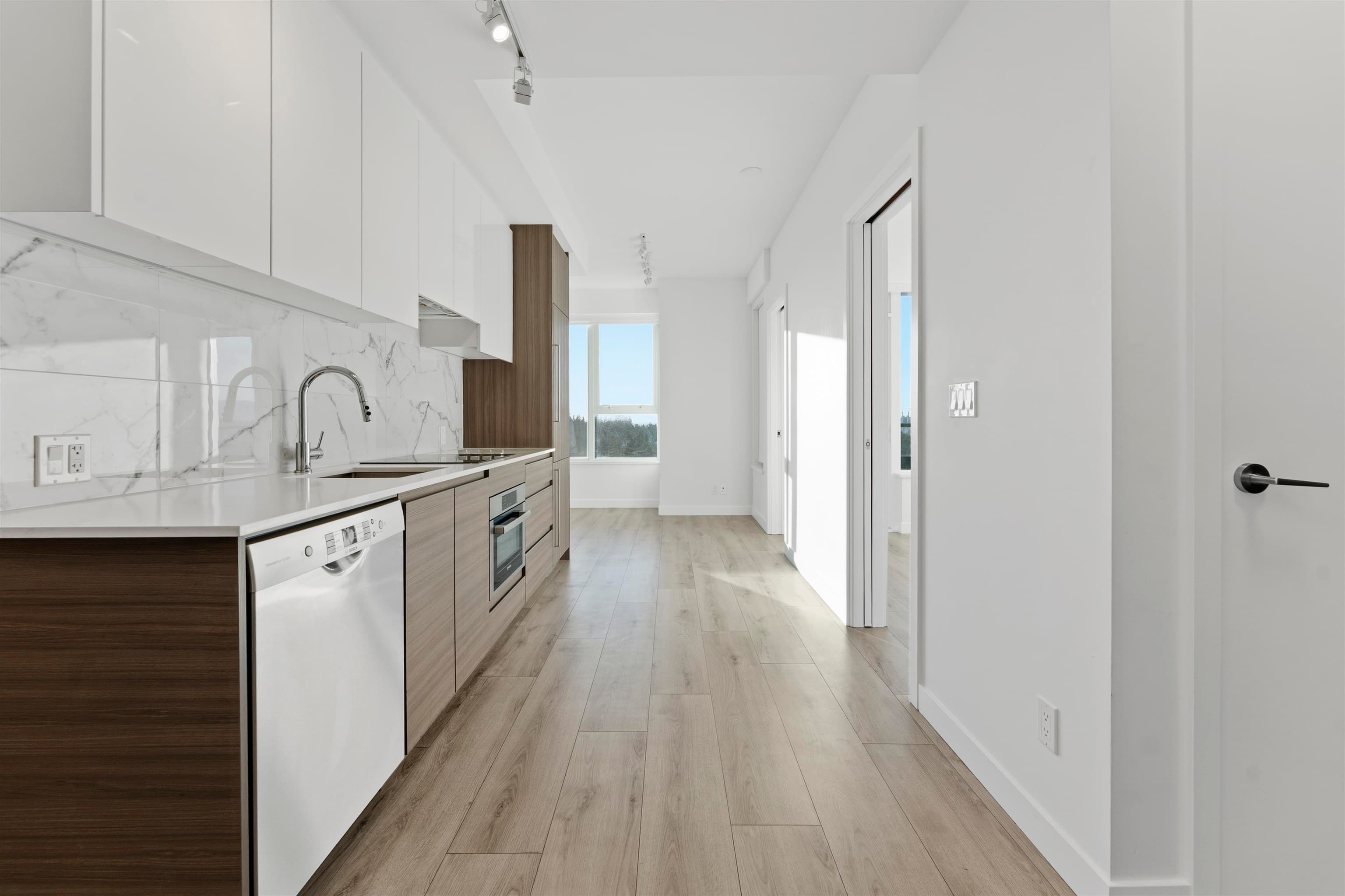 1409 - 10626 City Parkway, Surrey, V3T 0S3 — photo 5