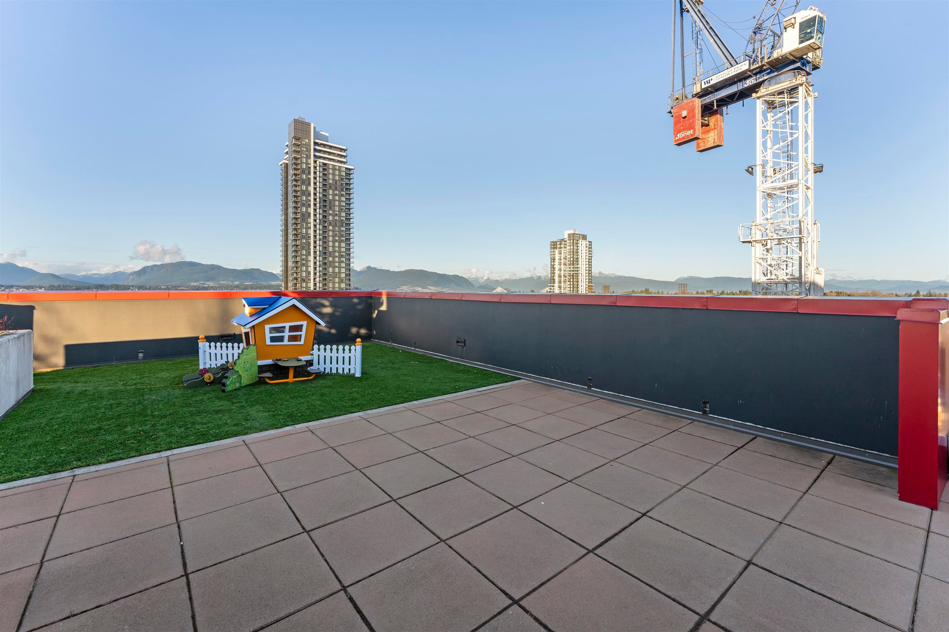 1409 - 10626 City Parkway, Surrey, V3T 0S3 — photo 4