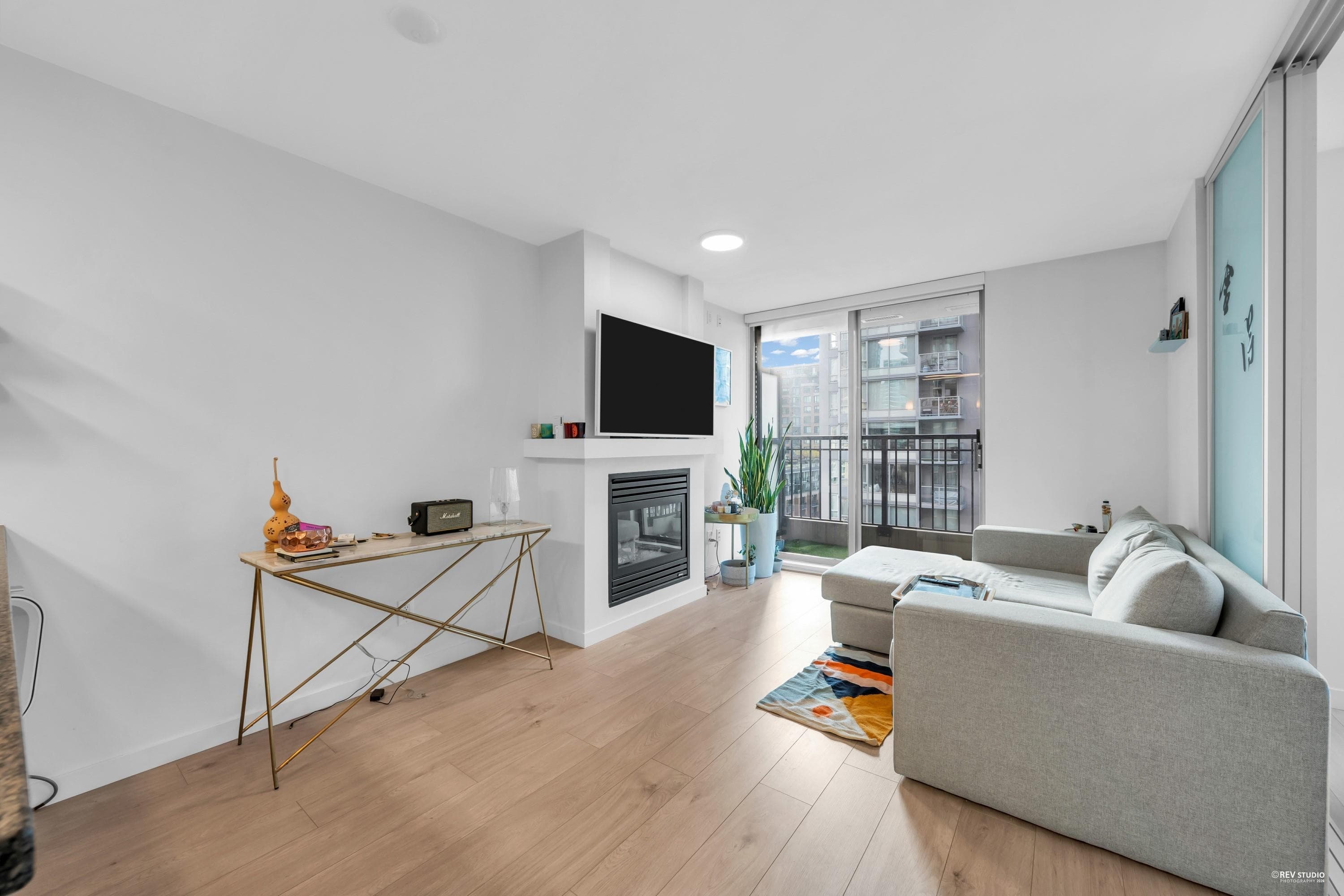 1001 - 989 Richards Street, Vancouver, V6B 6R6 — photo 3