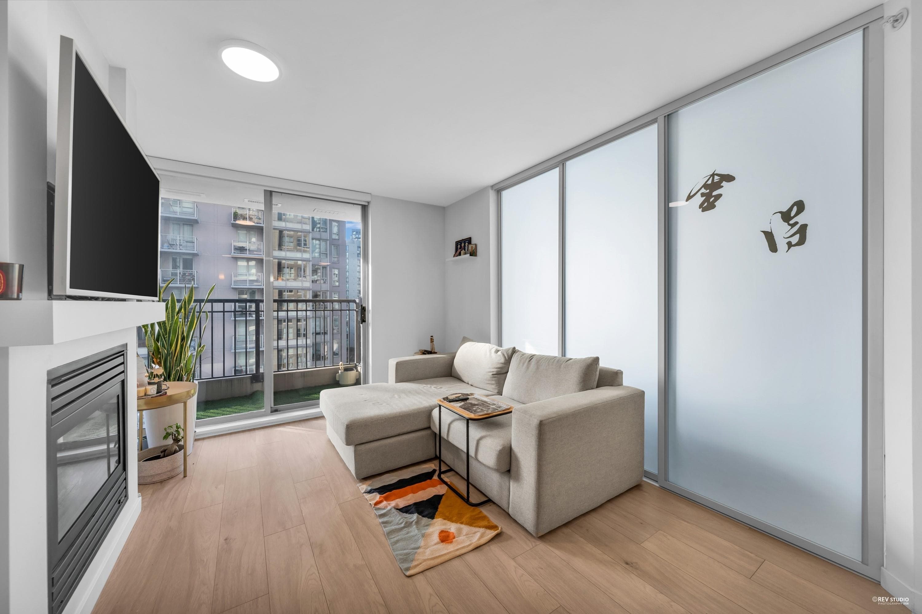1001 - 989 Richards Street, Vancouver