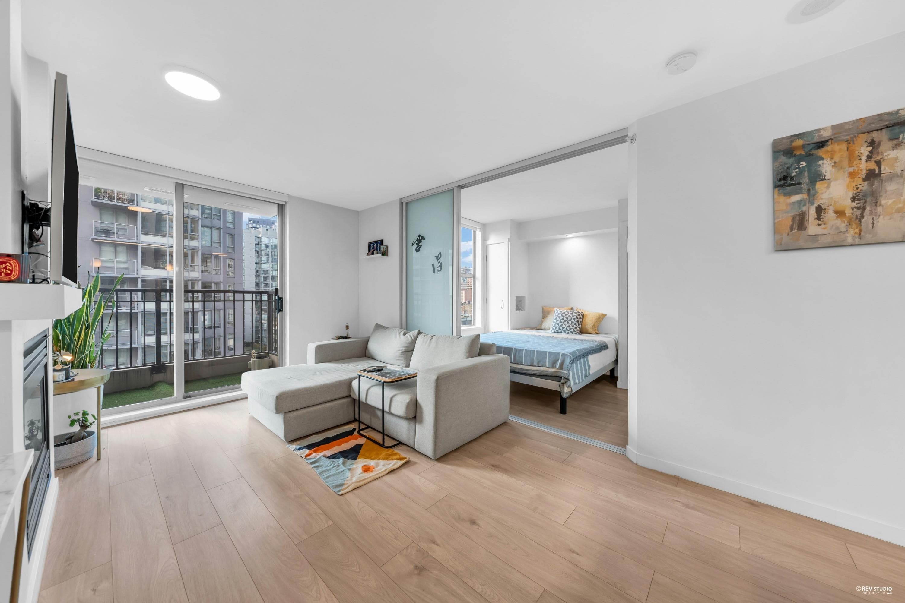 1001 - 989 Richards Street, Vancouver, V6B 6R6 — photo 4