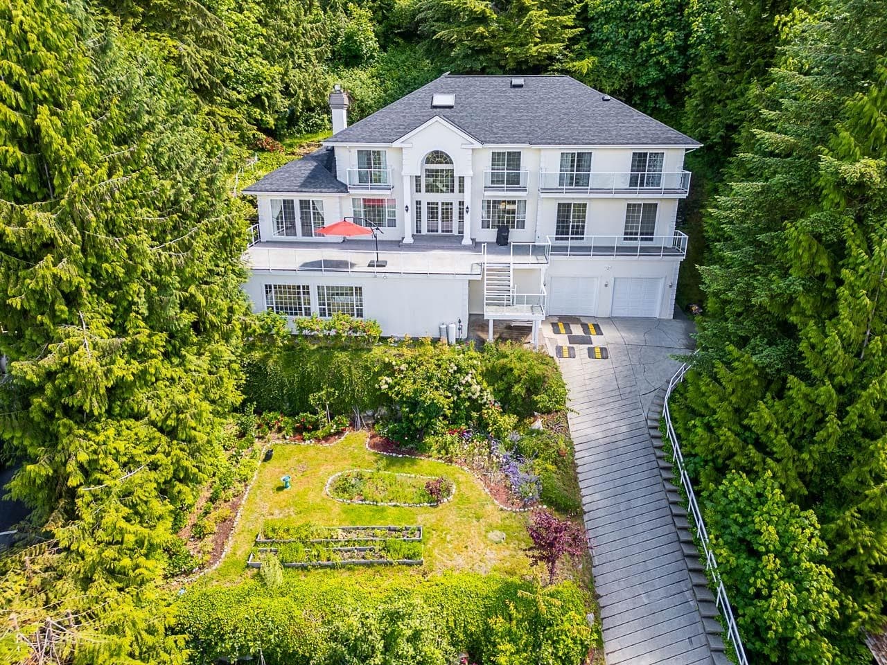 241 Bayview Road, Lions Bay, V0N 2E0 — photo 1