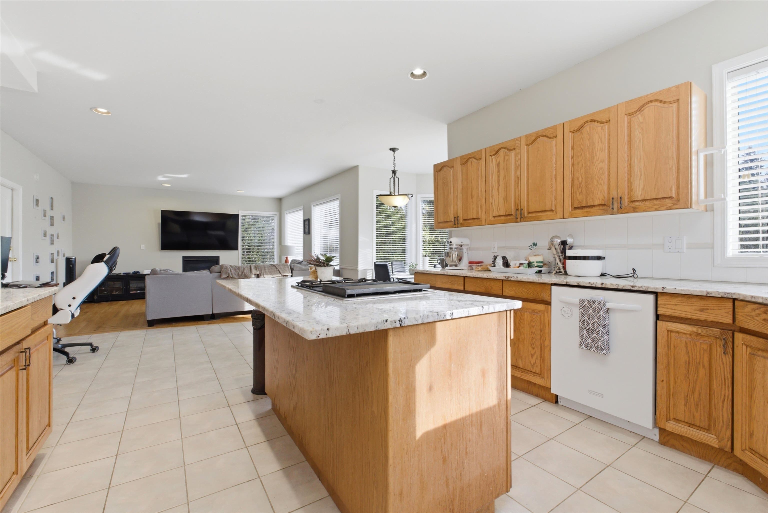 4570 Maysfield Crescent, Langley, V3A 4M1 — photo 4