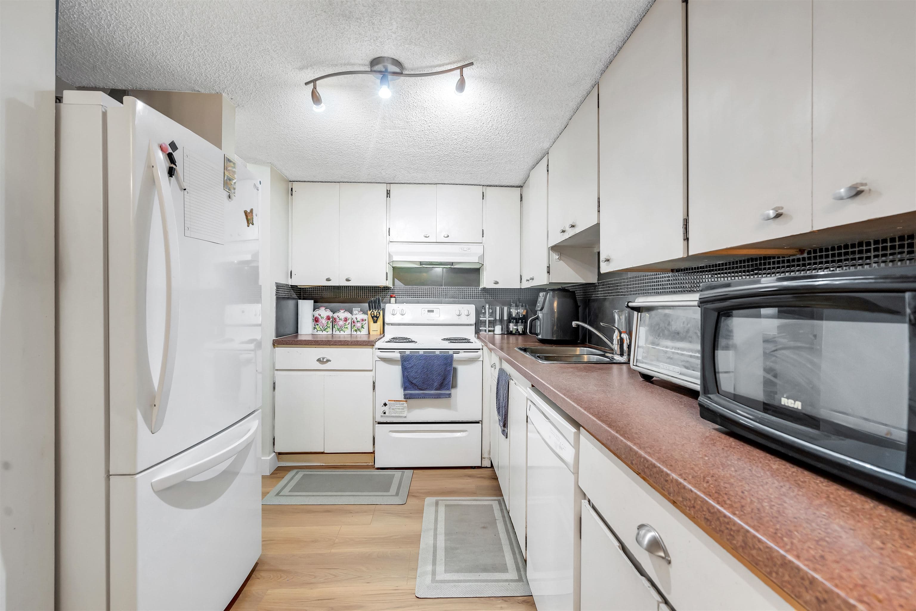 105 - 7116 133b Street, Surrey, V3W 8A4 — photo 4