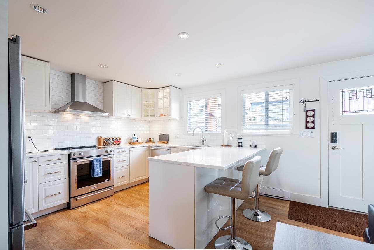 A015 - 415 Esplanade Avenue, North Vancouver, V7M 1A6 — photo 5