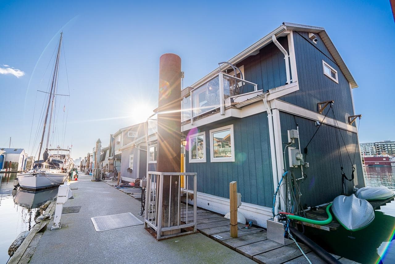 A015 - 415 Esplanade Avenue, North Vancouver, V7M 1A6 — photo 4