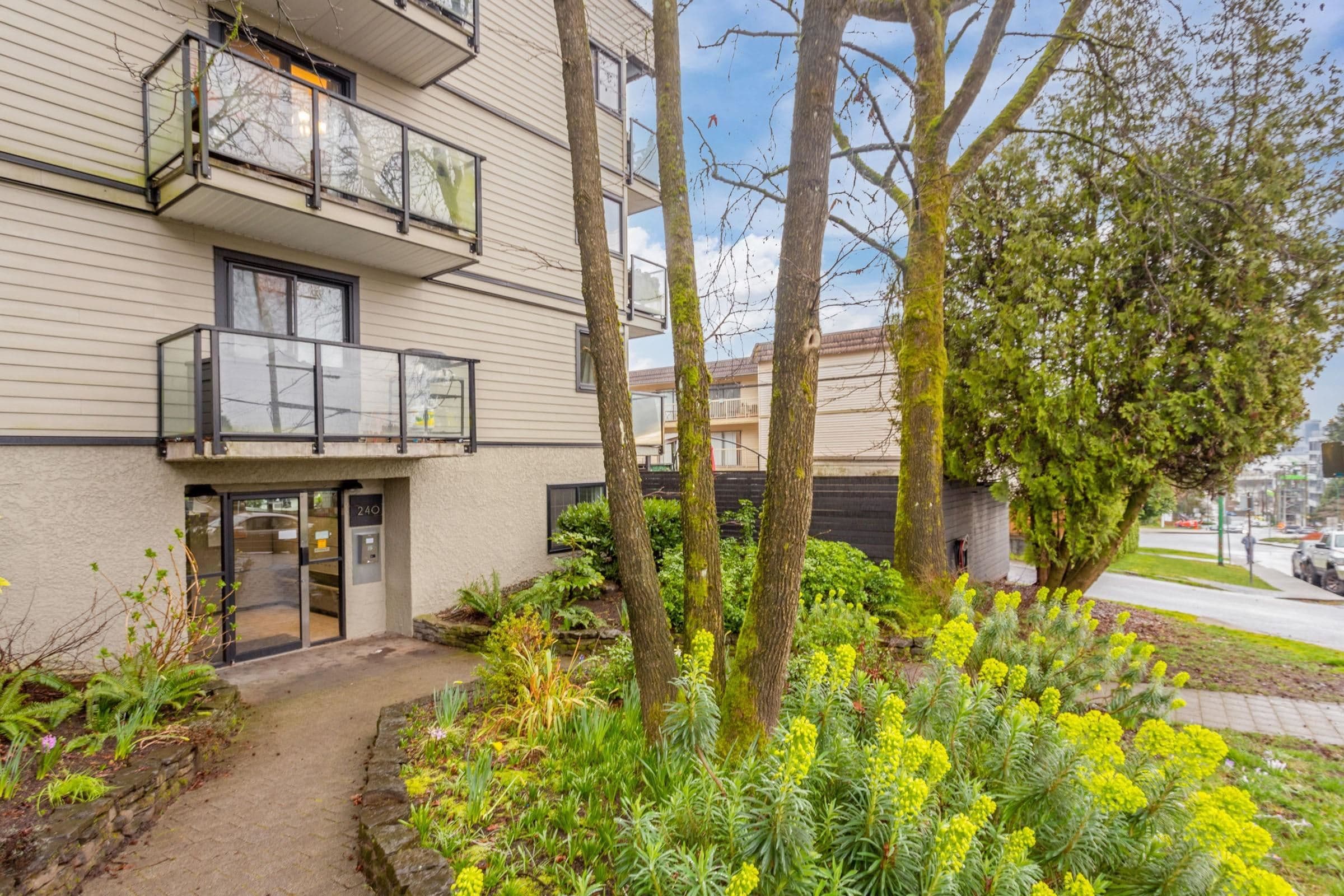112 - 240 Mahon Avenue, North Vancouver, V7M 3H4 — photo 2
