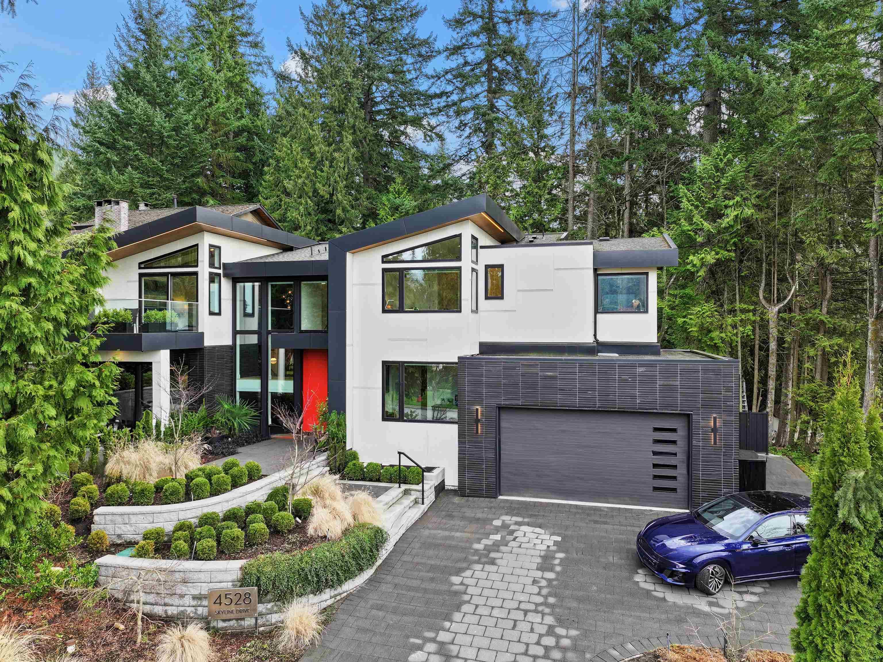 4528 Skyline Drive, North Vancouver, V7R 3H1 — photo 2