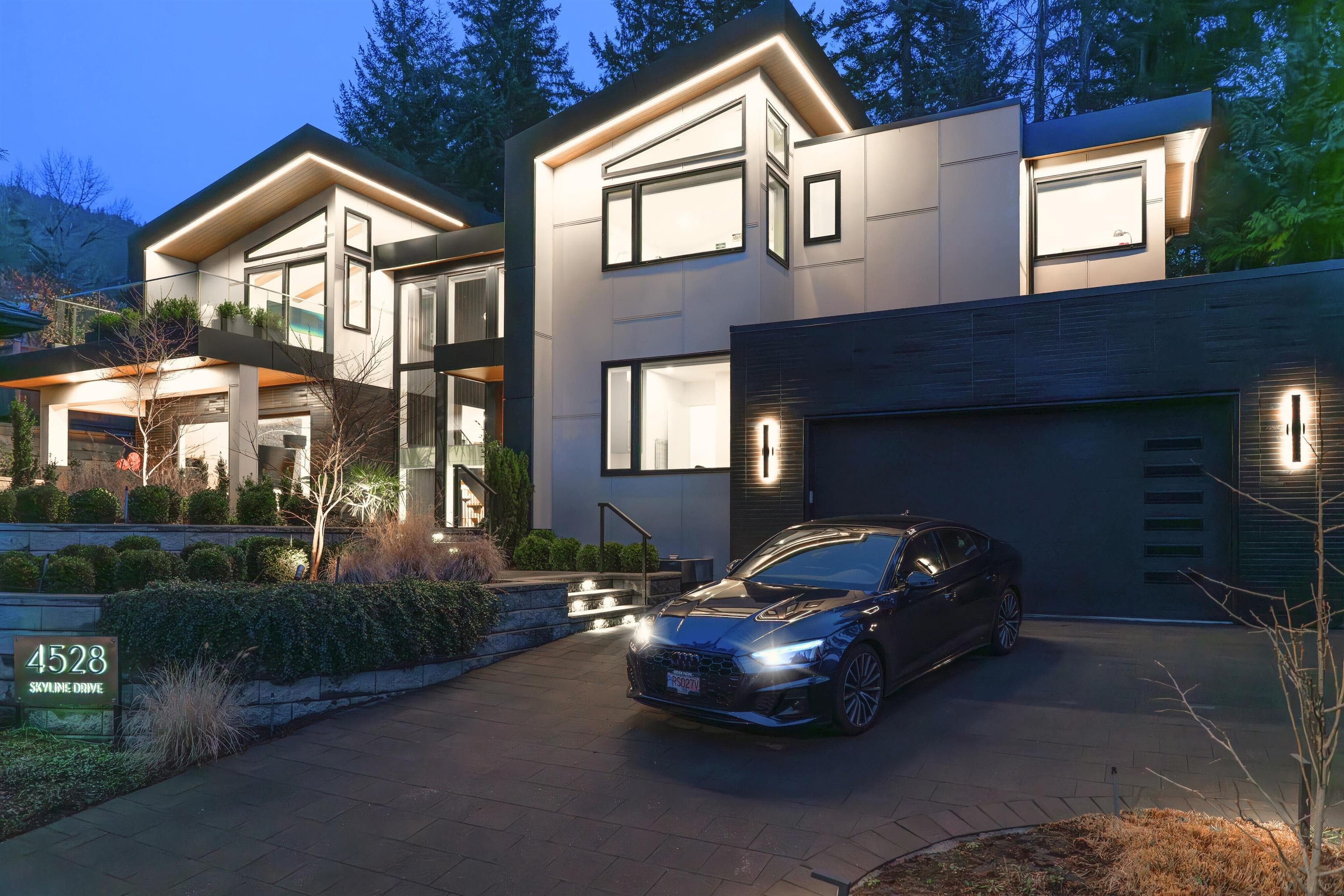 4528 Skyline Drive, North Vancouver, V7R 3H1 — photo 1