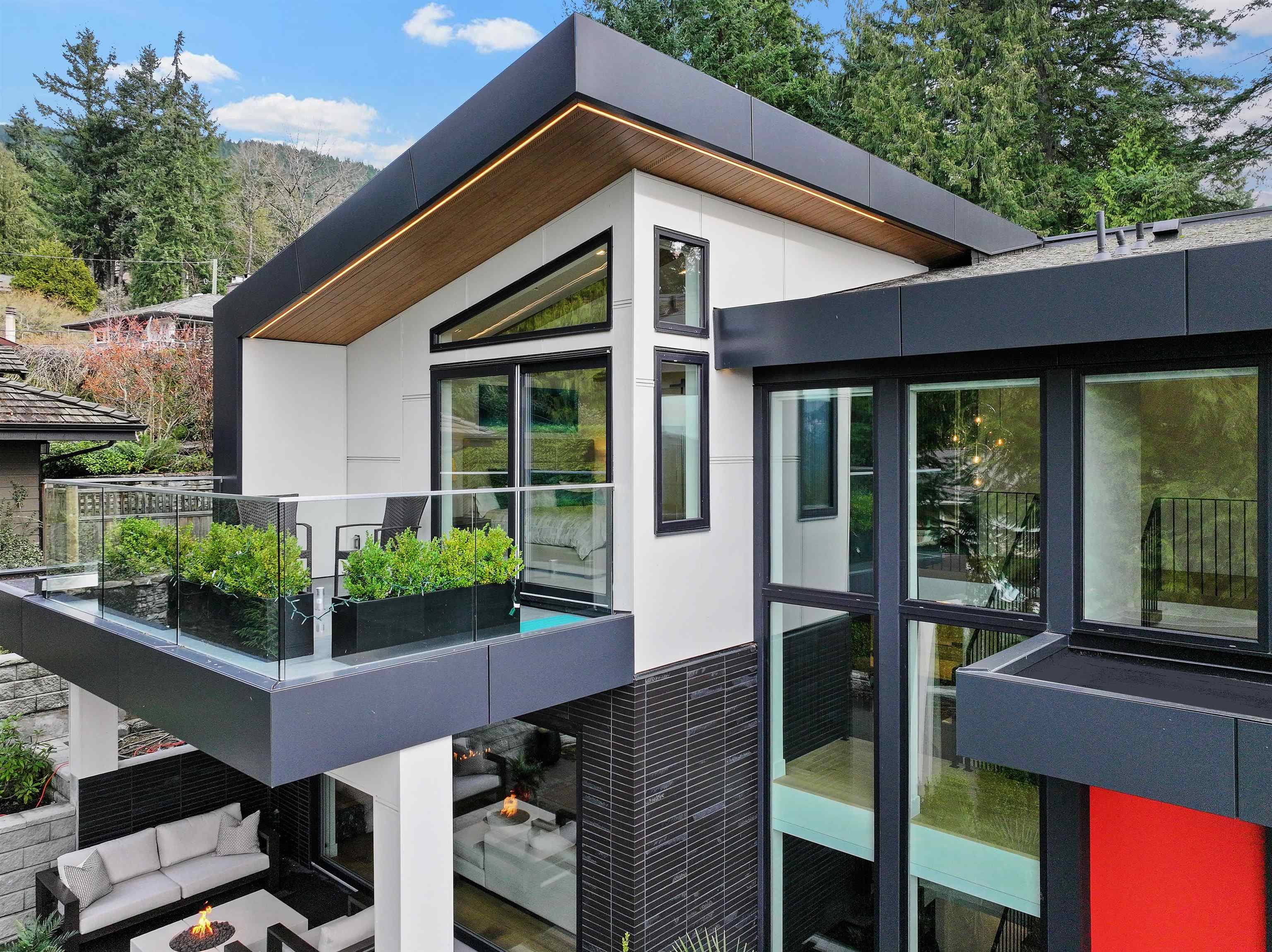 4528 Skyline Drive, North Vancouver, V7R 3H1 — photo 4