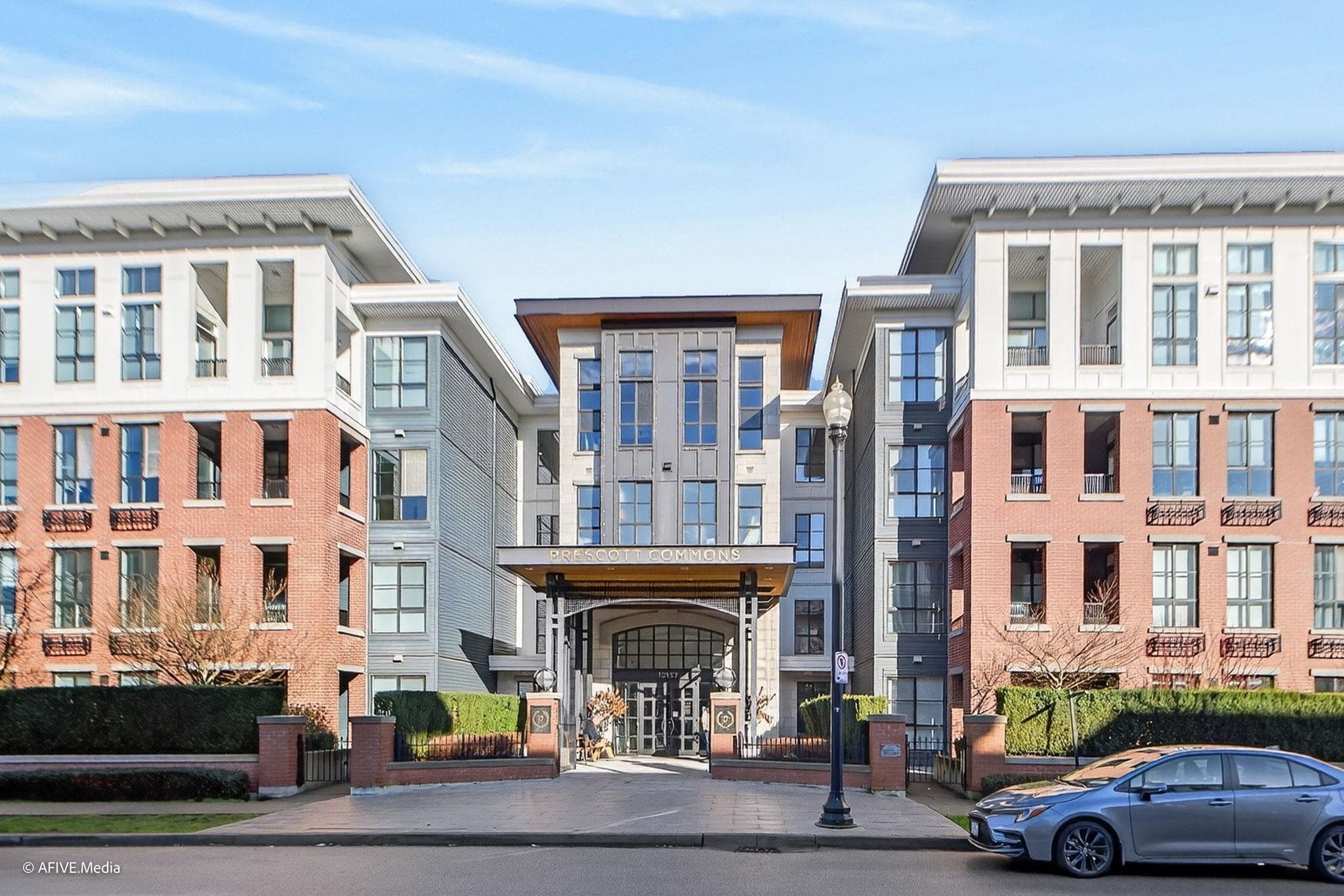 327 - 15137 33 Avenue, Surrey, V3Z 0Y1 — photo 1