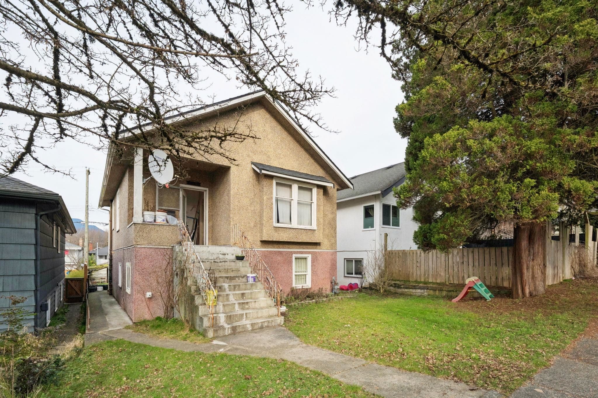 2541 Dundas Street, Vancouver, V5K 1P7 — photo 1