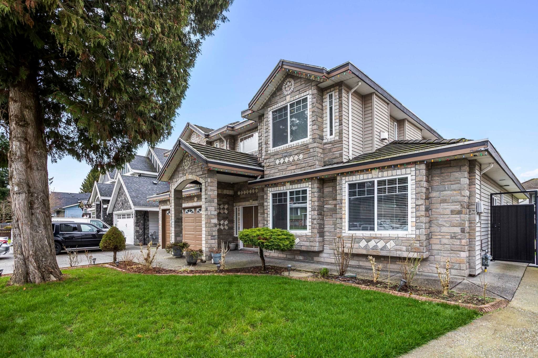9416 Wallace Crescent, Surrey, V3V 1V6 — photo 2