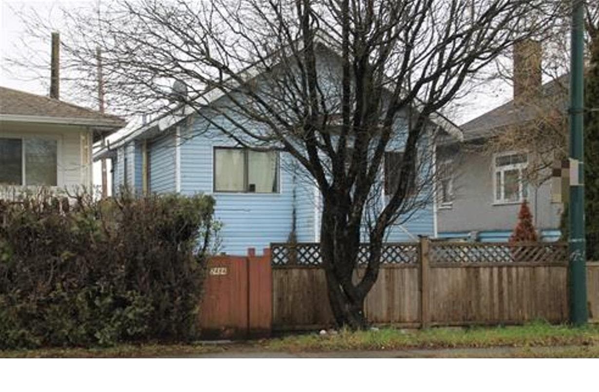 2472 E 41st Avenue, Vancouver, V5R 2W5 — photo 1