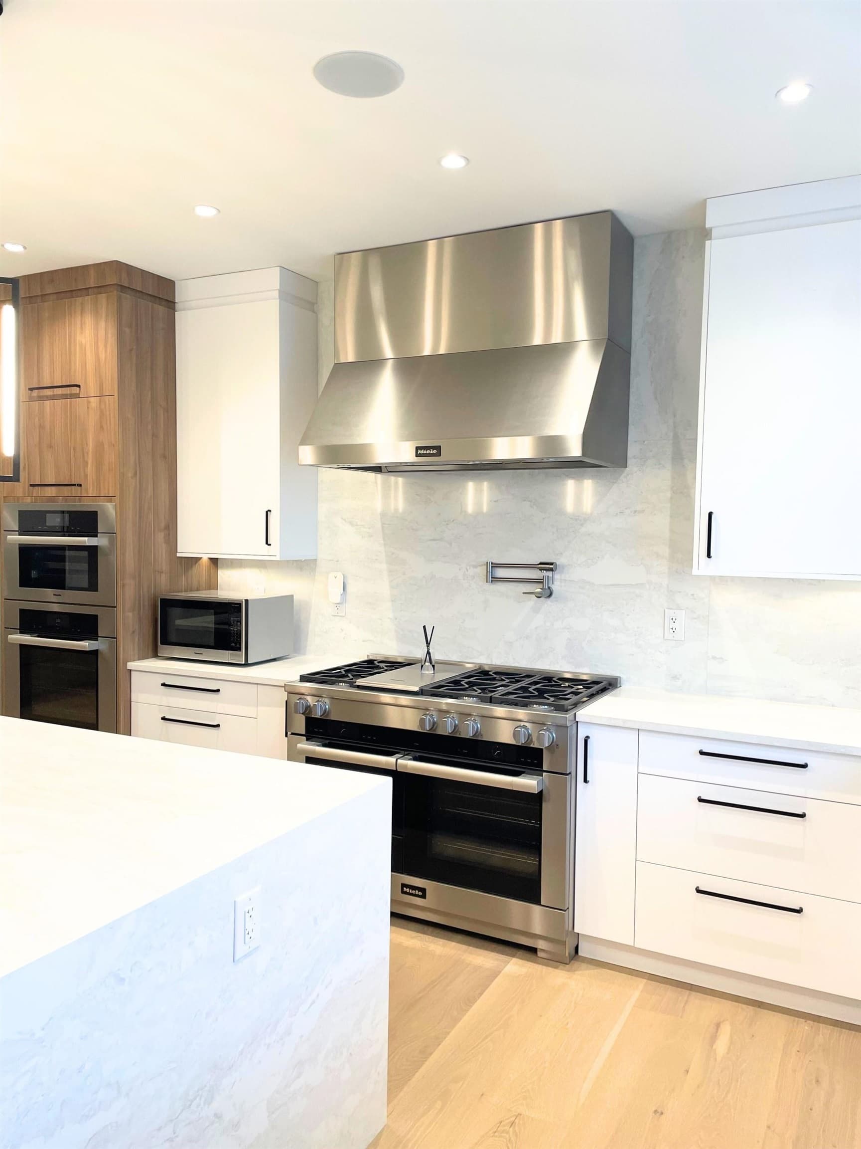 7158 Bayview Drive, Burnaby, V5A 4T3 — photo 2