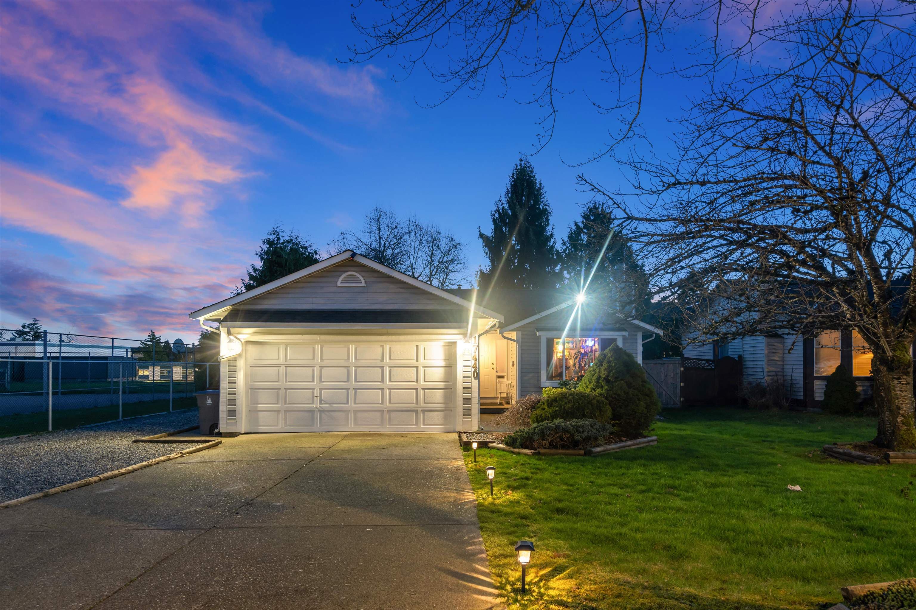17440 61a Avenue, Surrey, V3S 6Y2 — photo 1