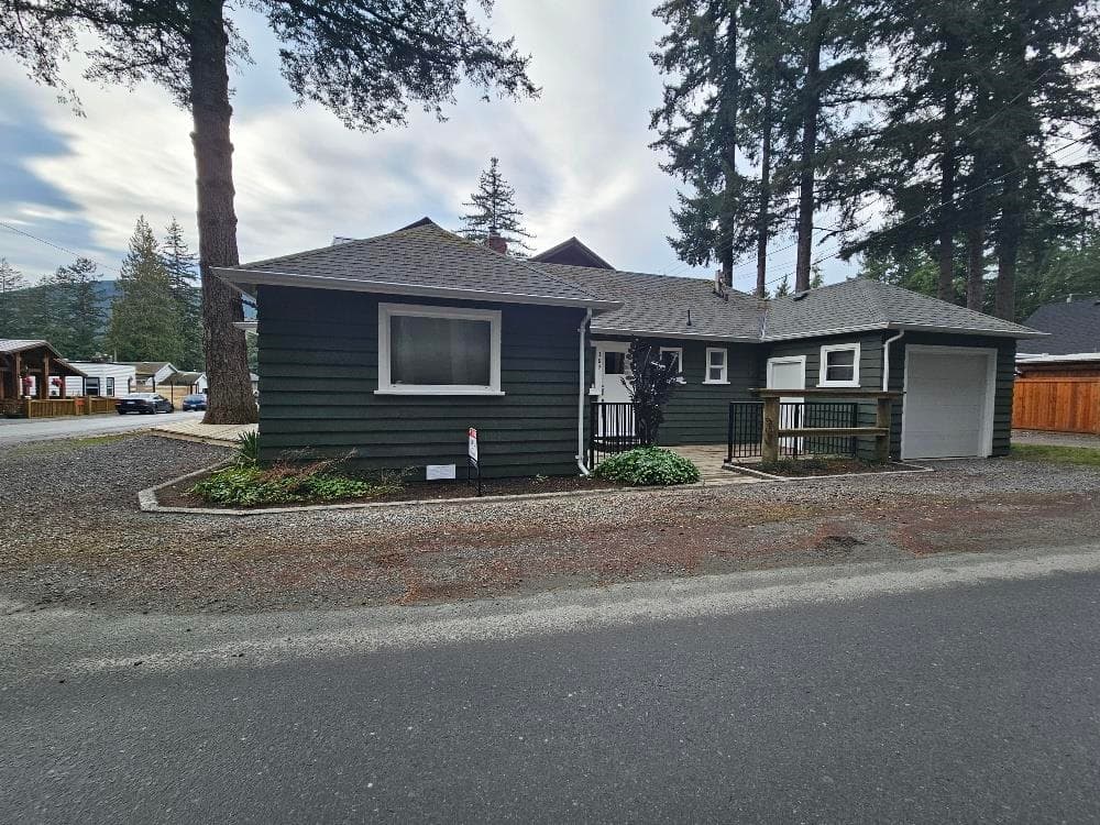 389 Alder St Street, Cultus Lake, V2R 4Z1 — photo 1