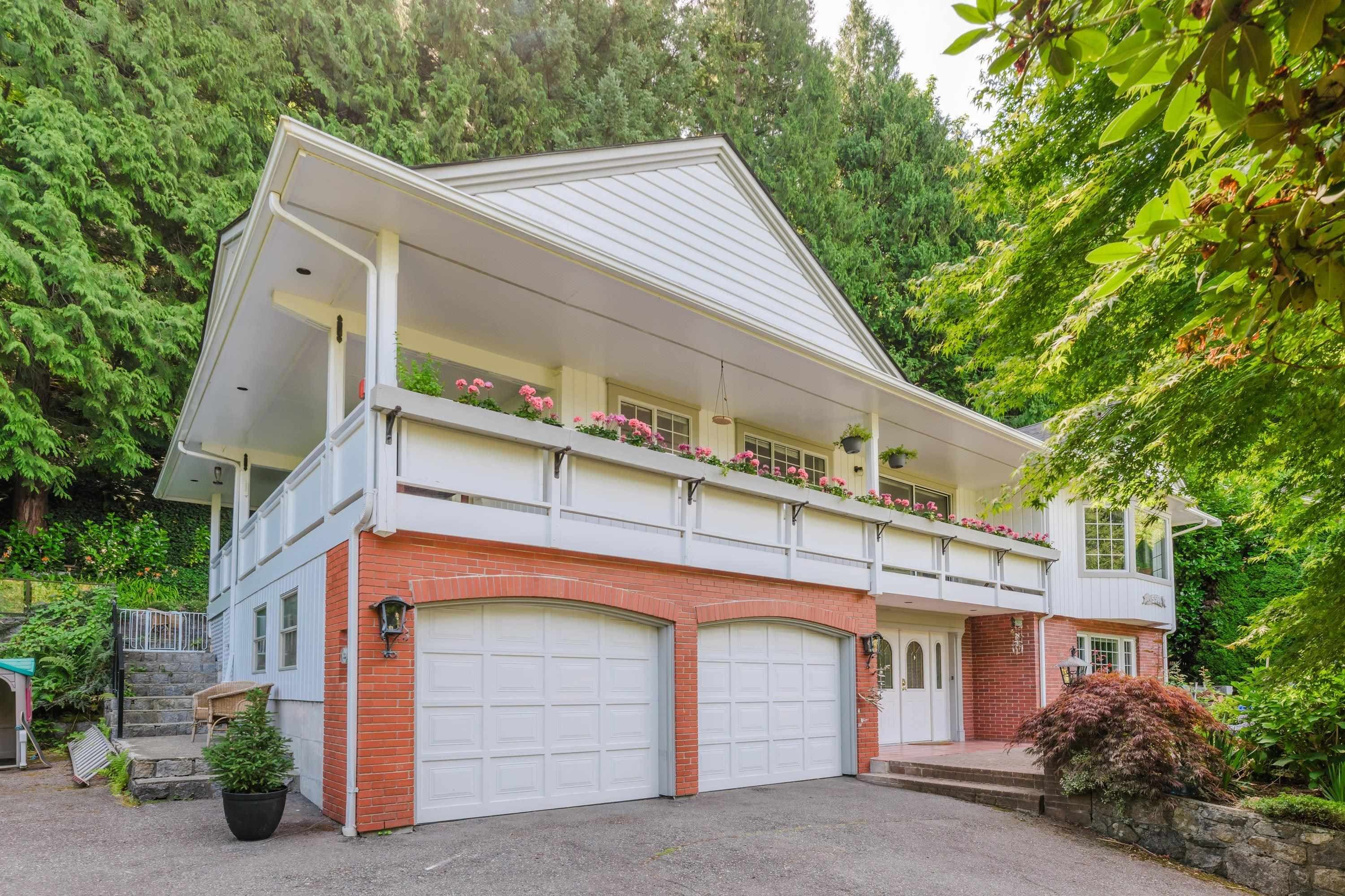 5560 Greenleaf Road, West Vancouver, V7W 1N6 — photo 2