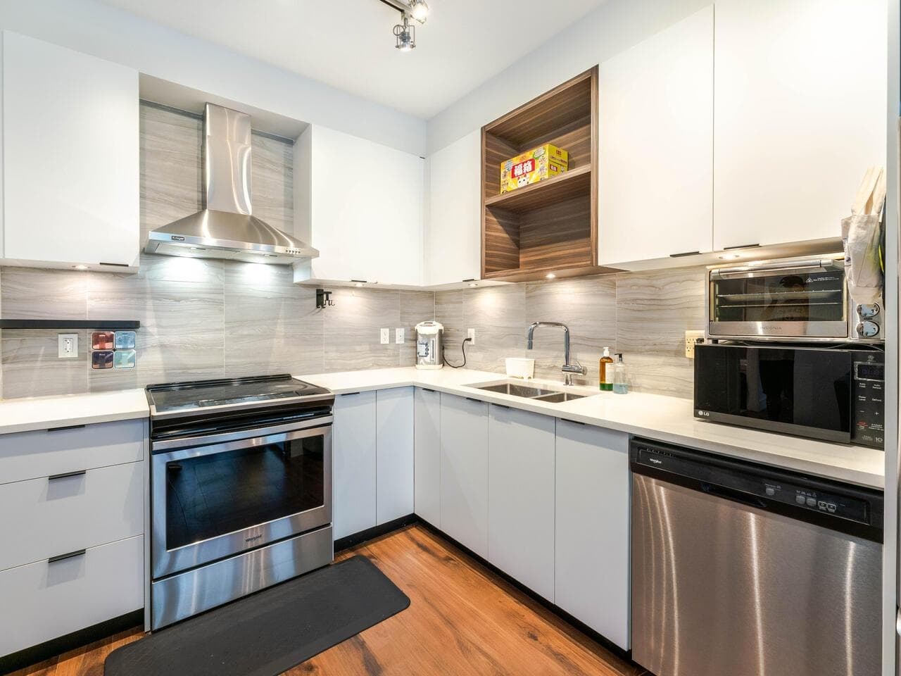 361 - 5355 Lane Street, Burnaby, V5H 0H1 — photo 2