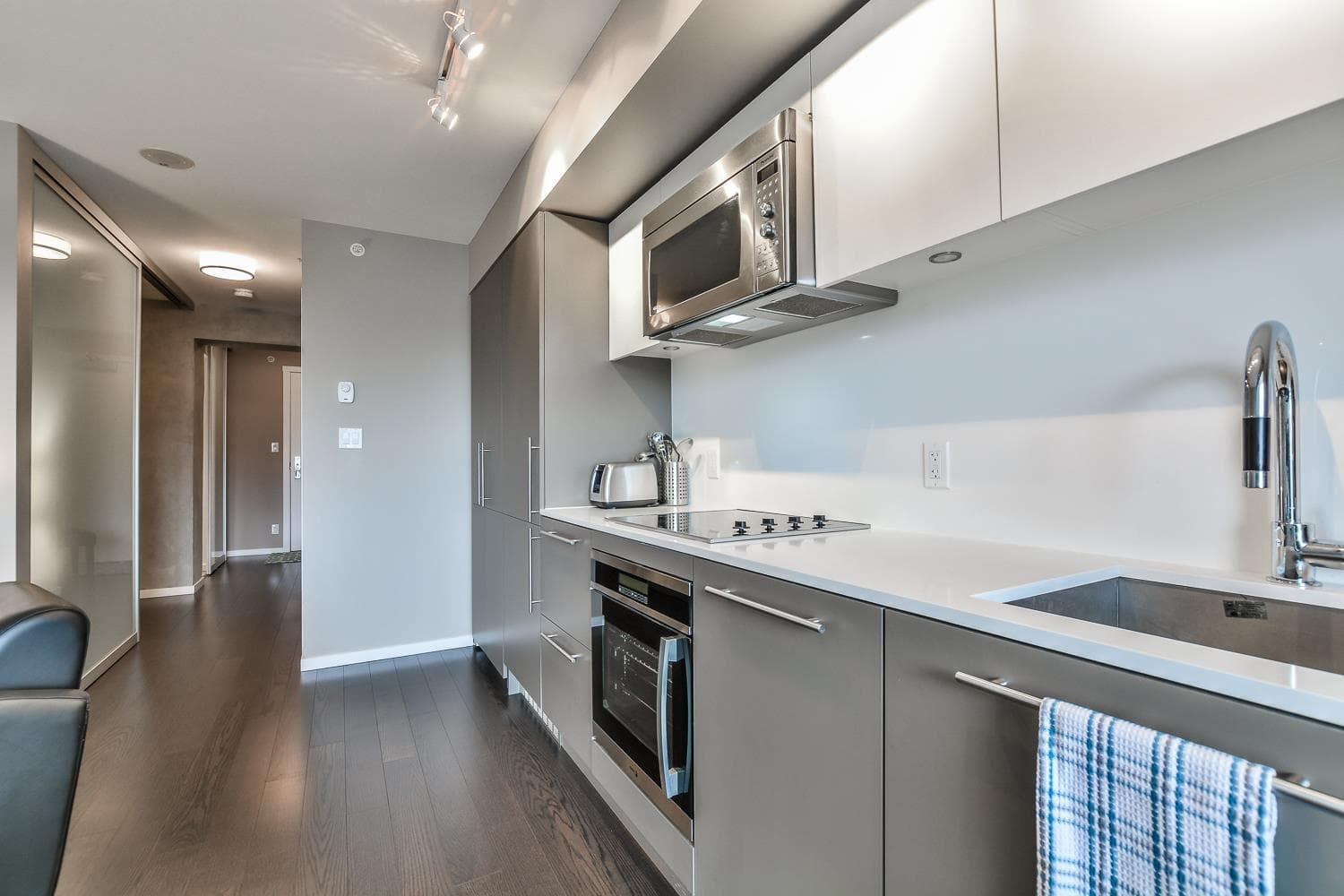 2104 - 999 Seymour Street, Vancouver, V6B 0M5 — photo 2