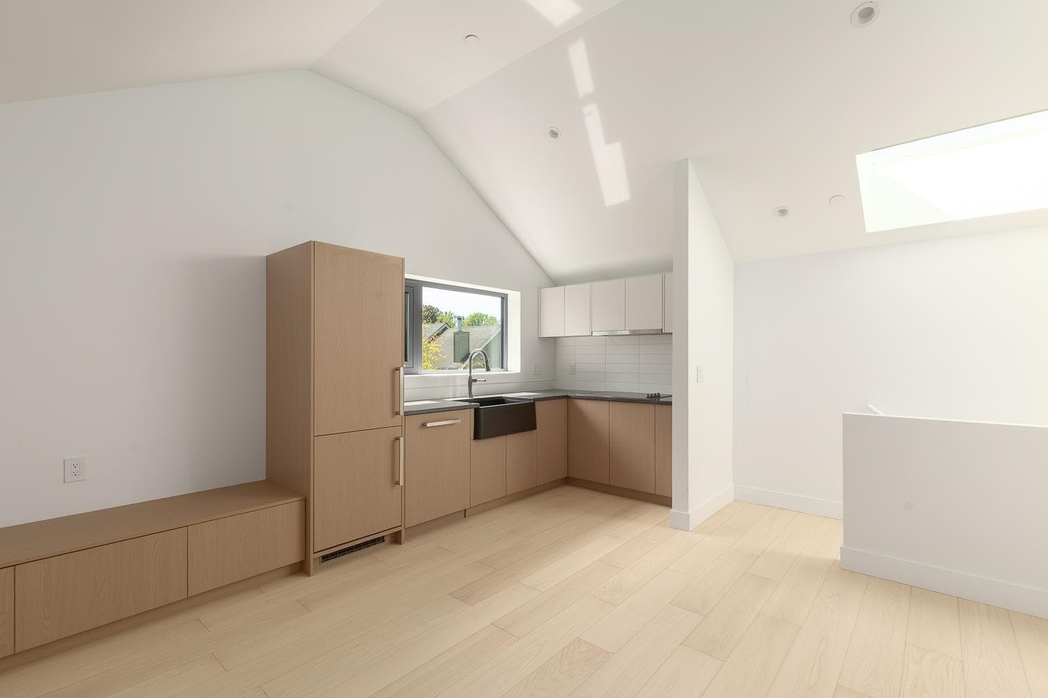 22 W 14th Avenue, Vancouver, V0V 0V0 — photo 2