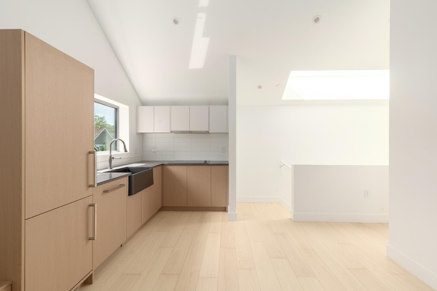 22 W 14th Avenue, Vancouver, V0V 0V0 — photo 3