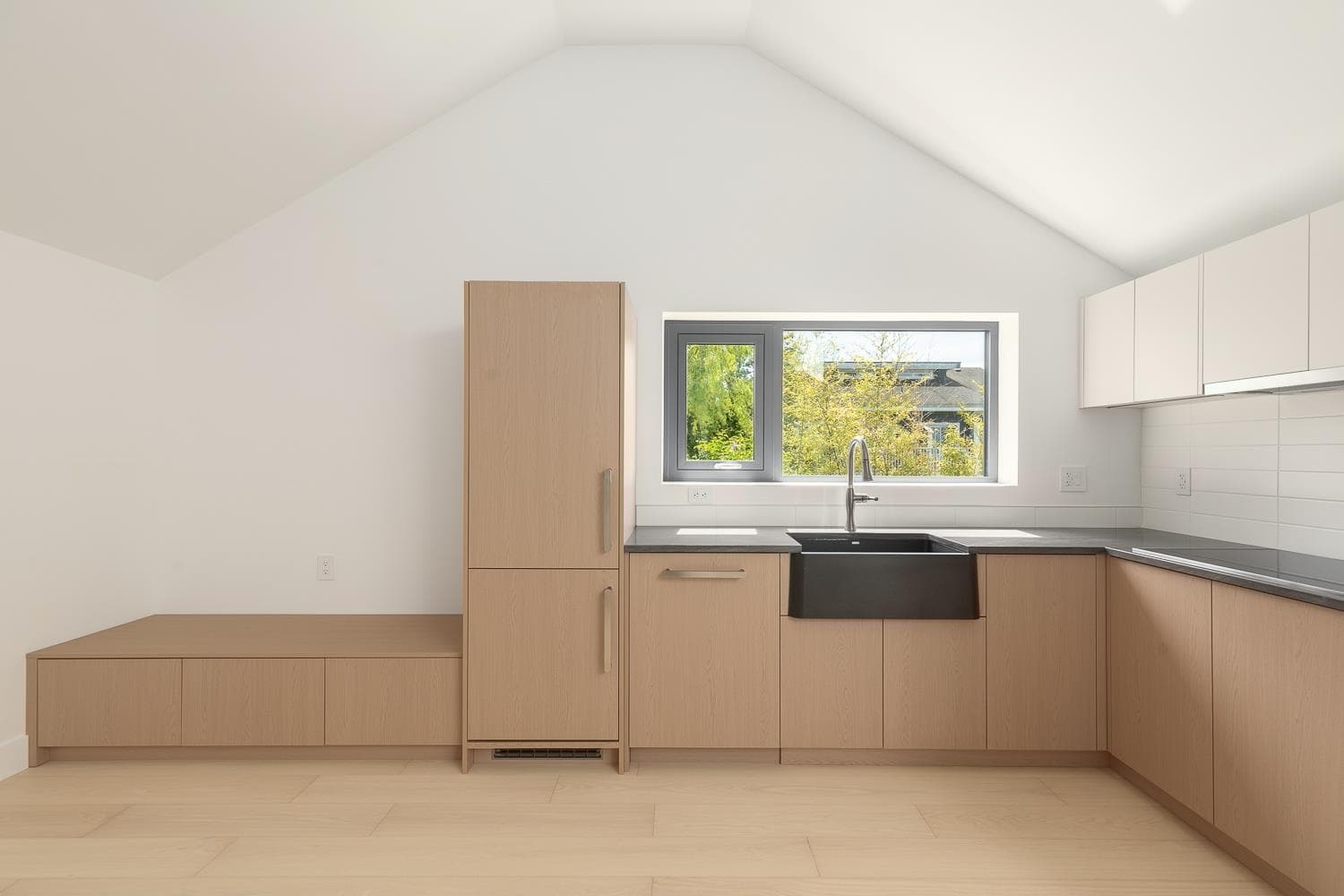 22 W 14th Avenue, Vancouver, V0V 0V0 — photo 1