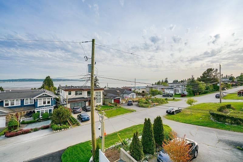 15708 Cliff Avenue, White Rock, V4B 1W2 — photo 3