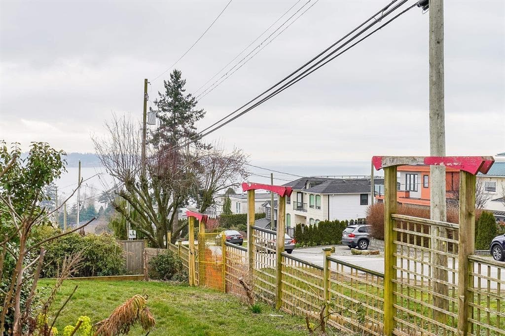 15708 Cliff Avenue, White Rock, V4B 1W2 — photo 5