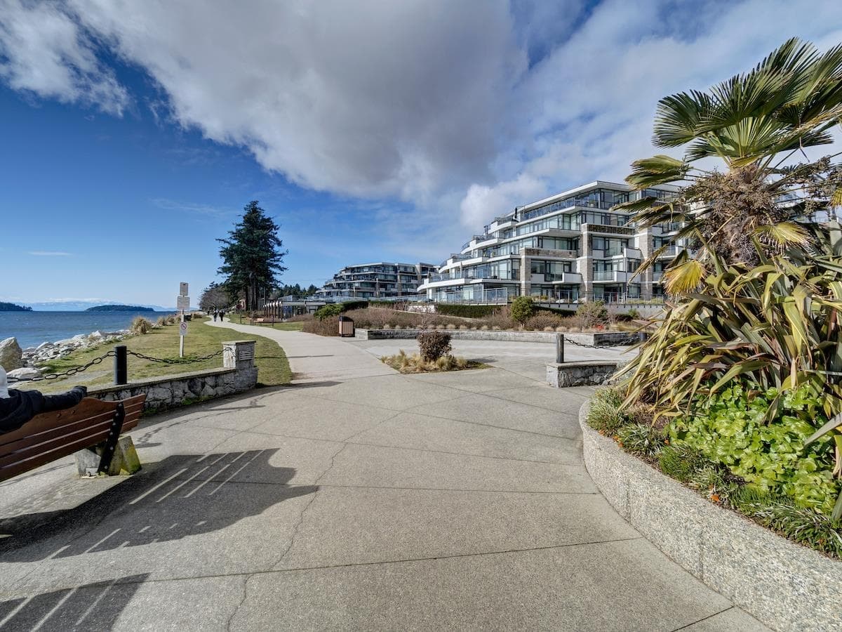 206 - 5665 Teredo Street, Sechelt, V7Z 0J2 — photo 2