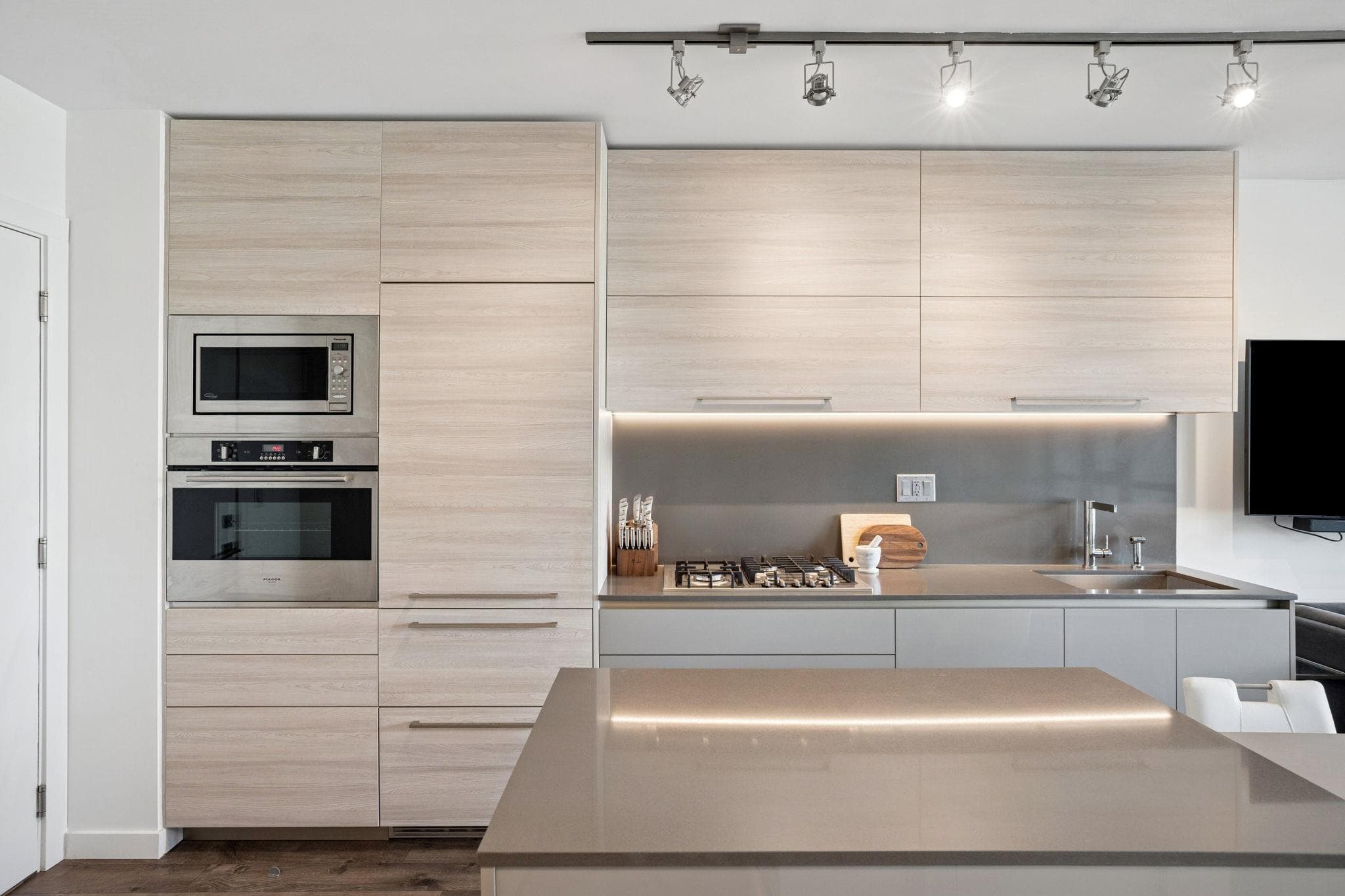 802 - 4488 Juneau Street, Burnaby, V5C 0M4 — photo 1