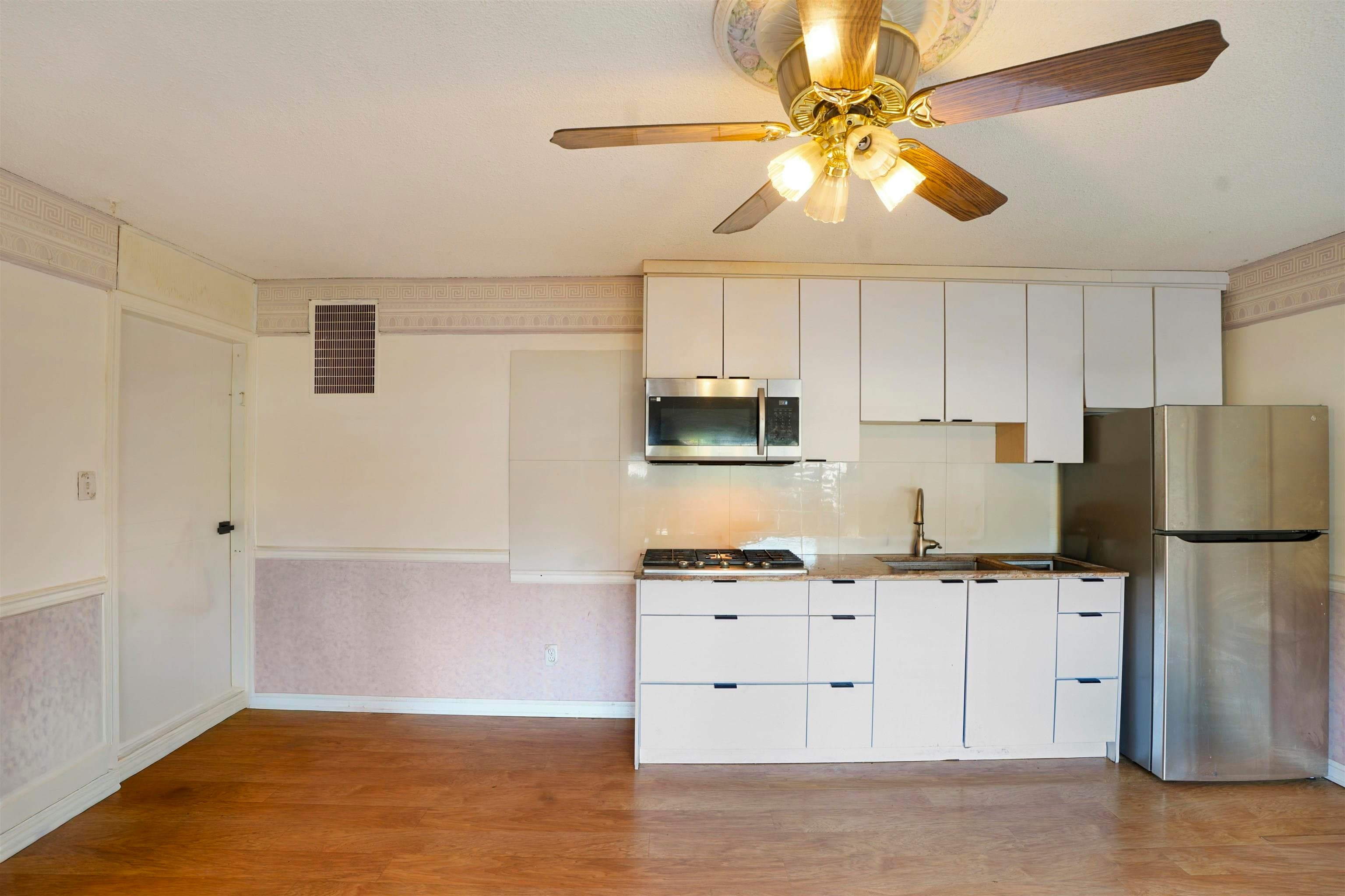 14957 Kew Drive, Surrey, V3R 4Y1 — photo 5