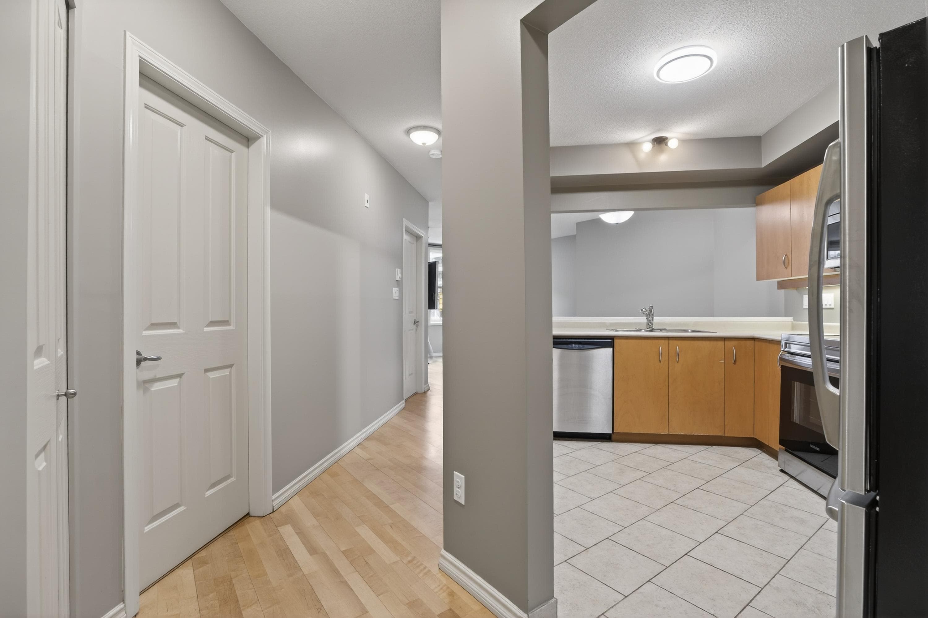 103 - 108 W Esplanade, North Vancouver, V7M 3M8 — photo 3