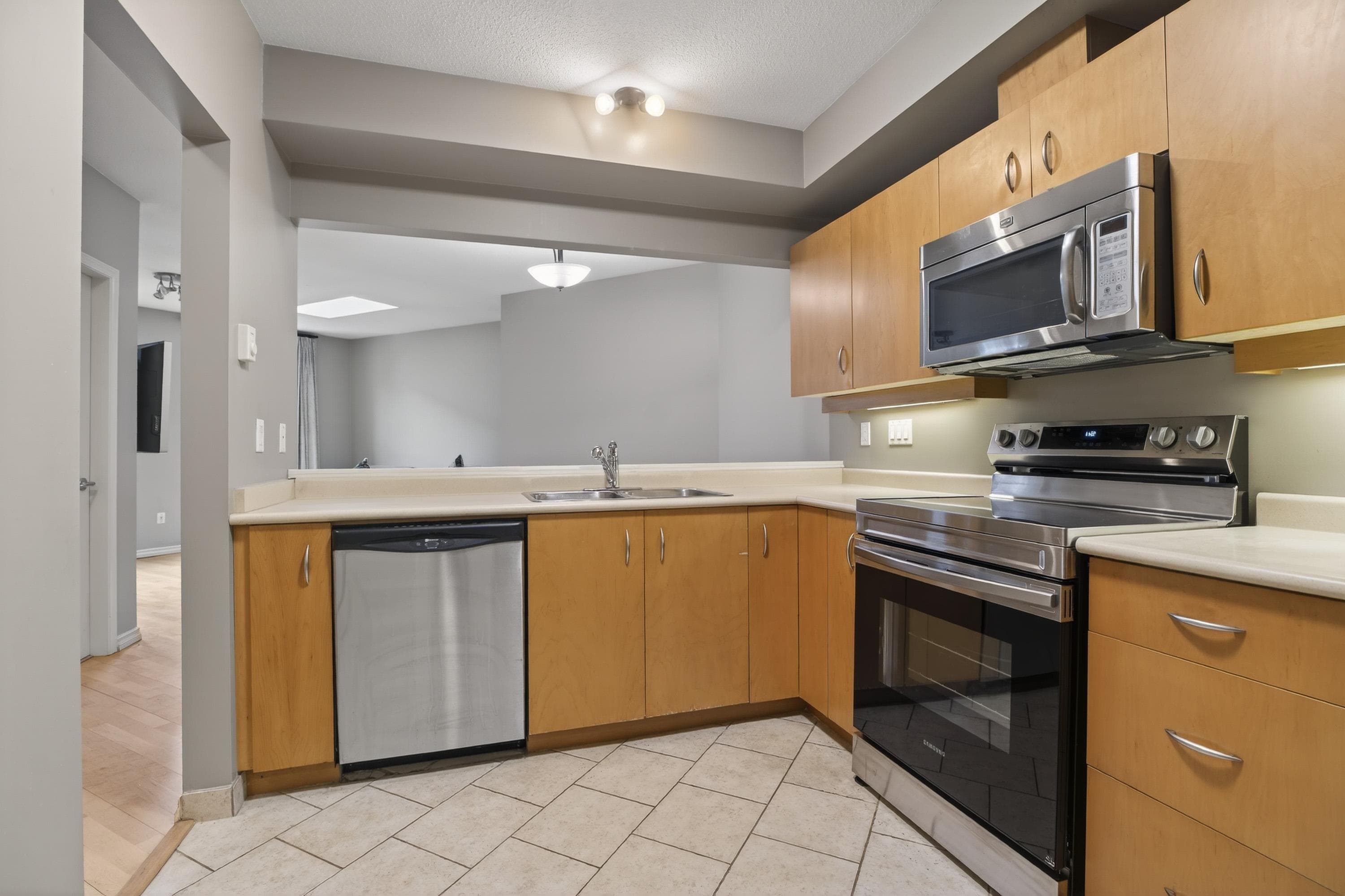 103 - 108 W Esplanade, North Vancouver, V7M 3M8 — photo 5