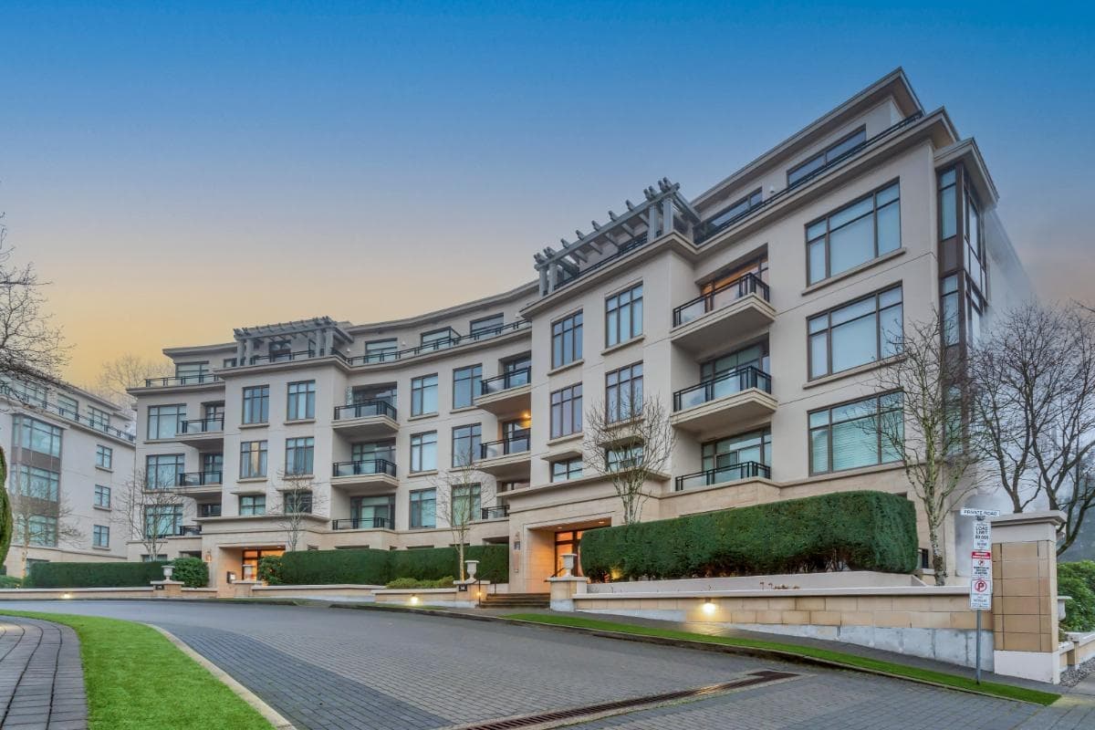 401 - 568 Waters Edge Crescent, West Vancouver — sold