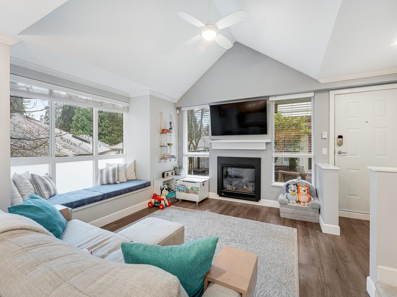 18 - 1073 Lynn Valley Road, North Vancouver — sold