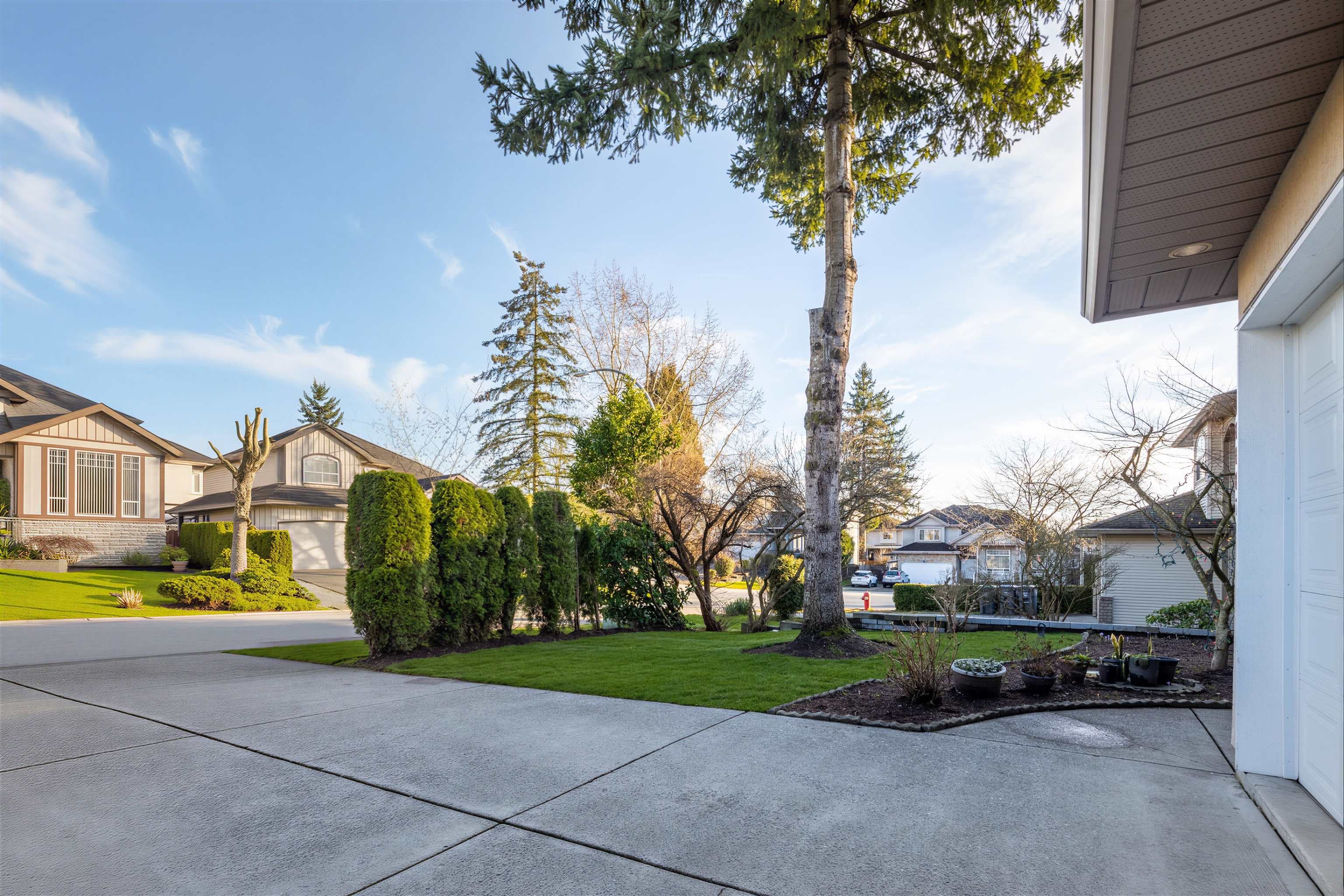 8067 162b Street, Surrey, V4N 0J7 — photo 4