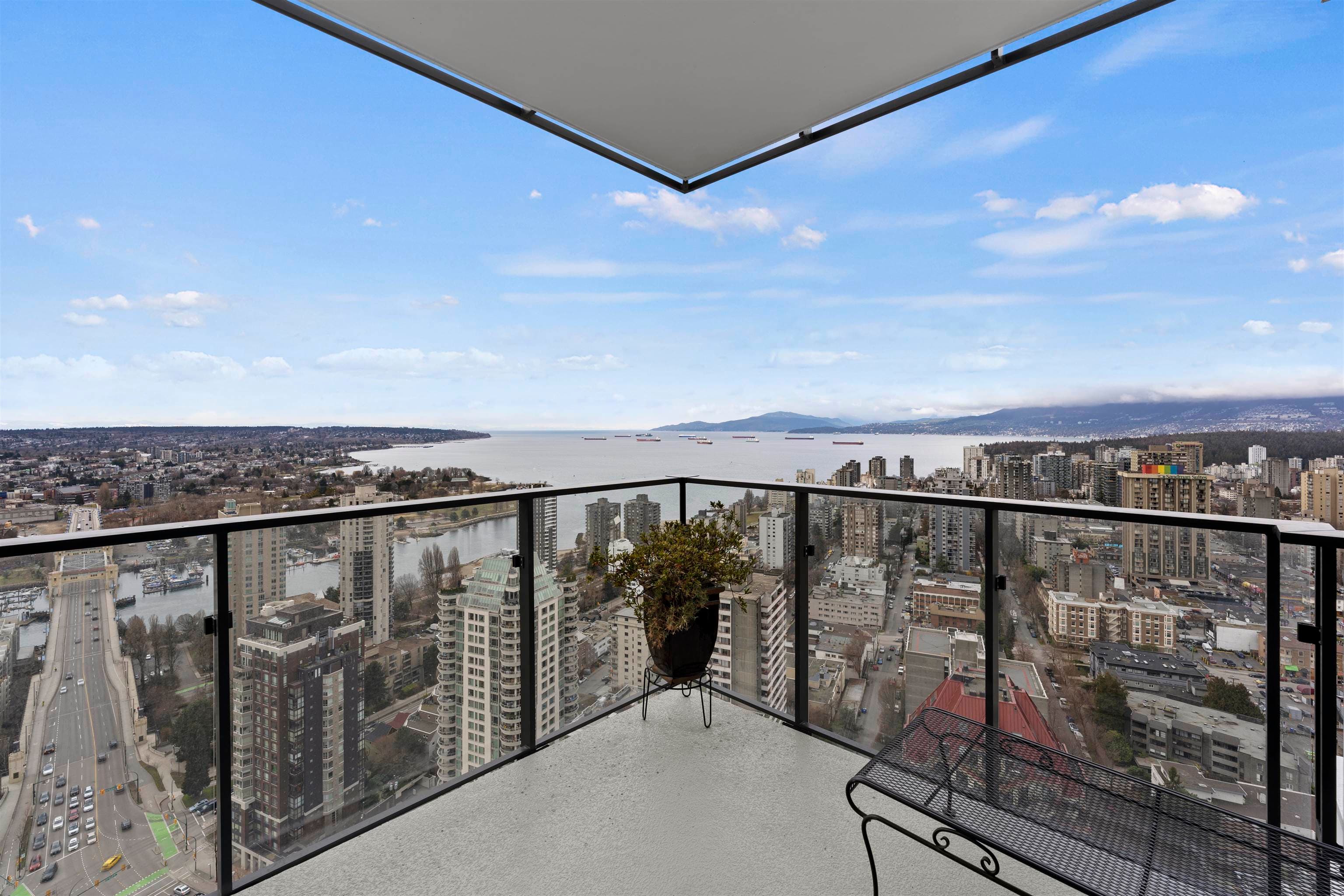 4X10 - 1289 Hornby Street, Vancouver
