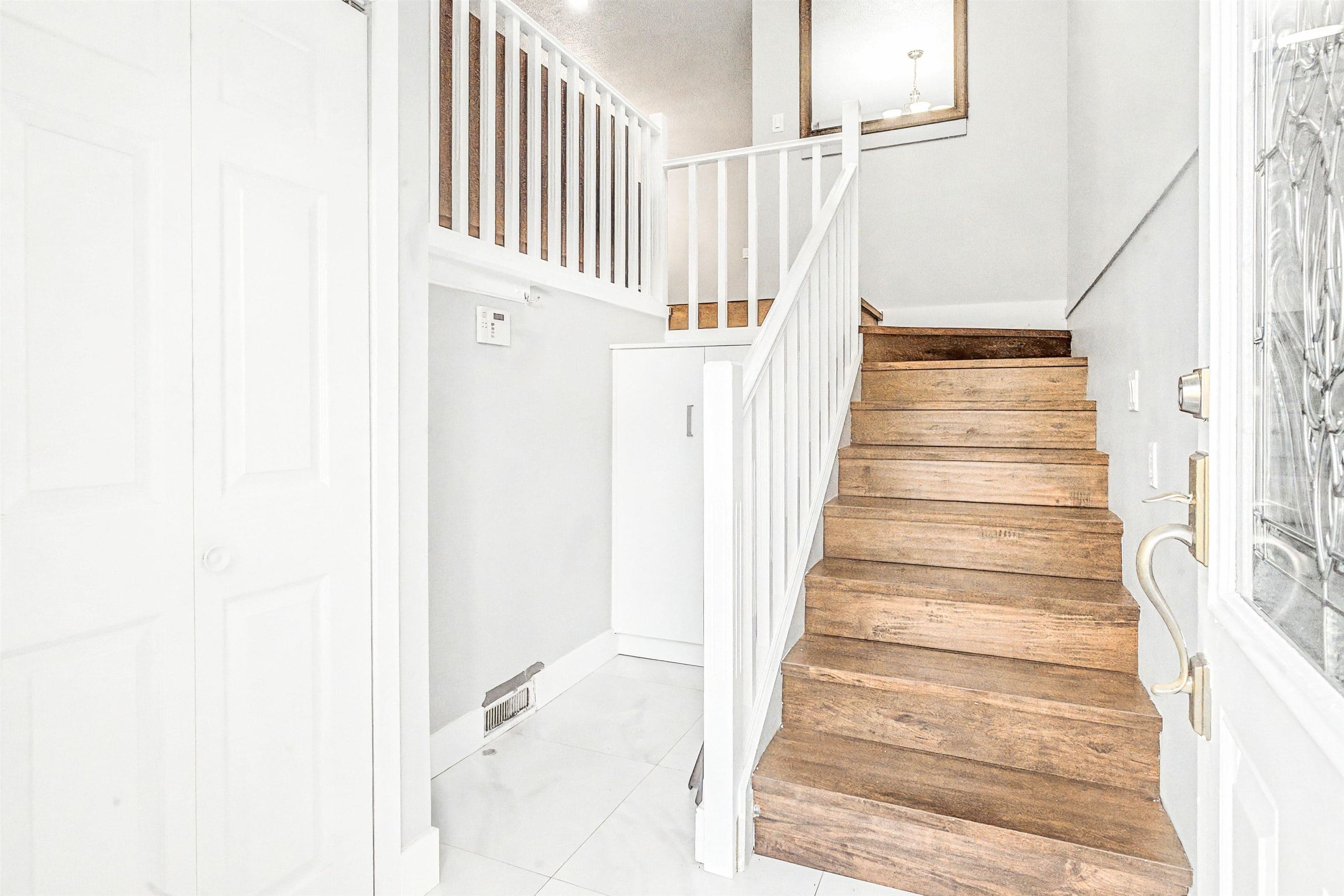 8076 139a Street, Surrey, V3W 8P6 — photo 4